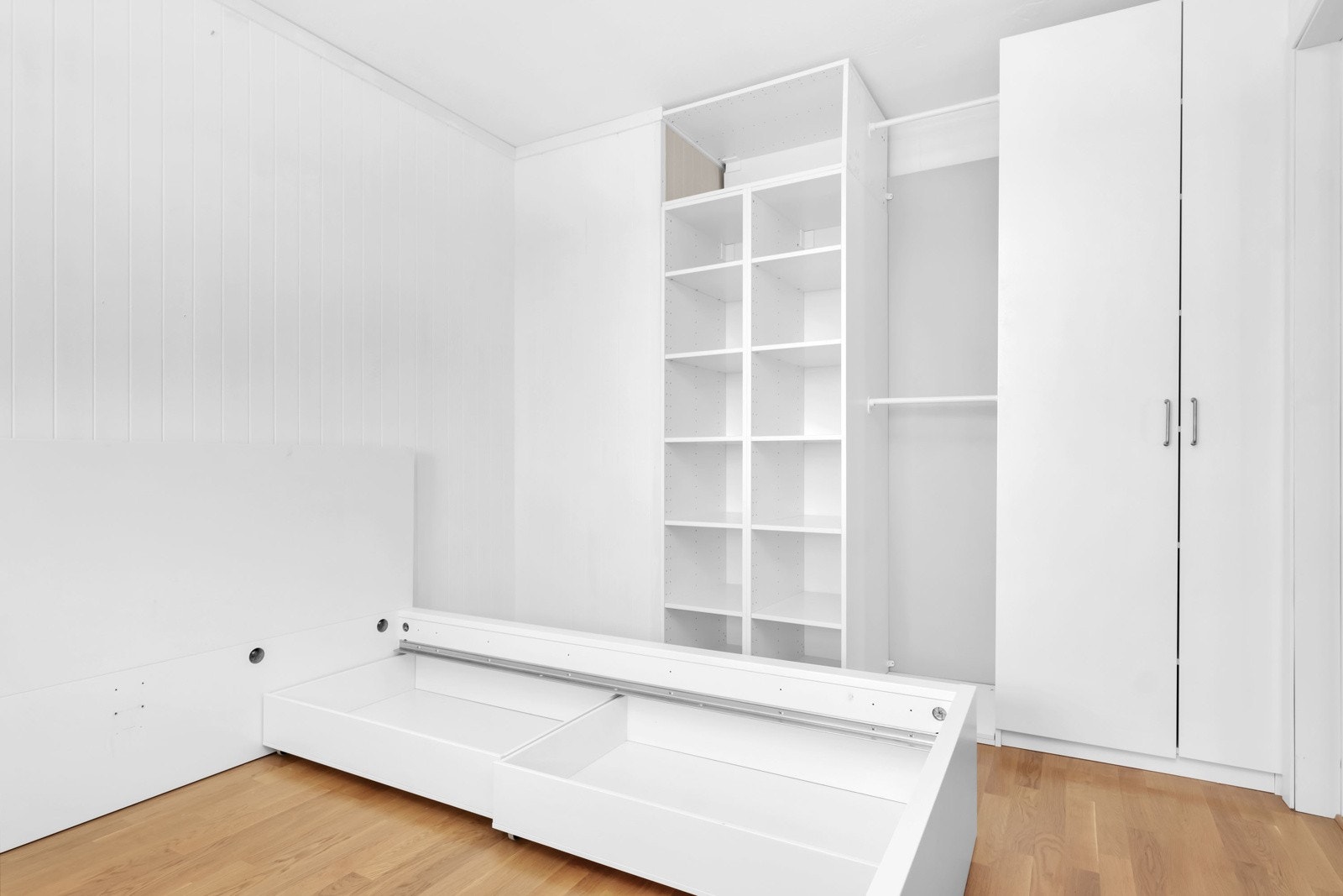 Romslig garderobeløsning Galleribilde