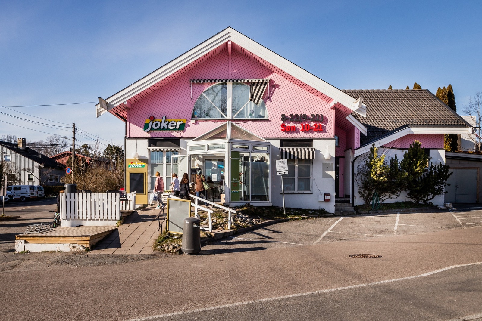 Nærhet til søndagsåpen Joker. Galleribilde