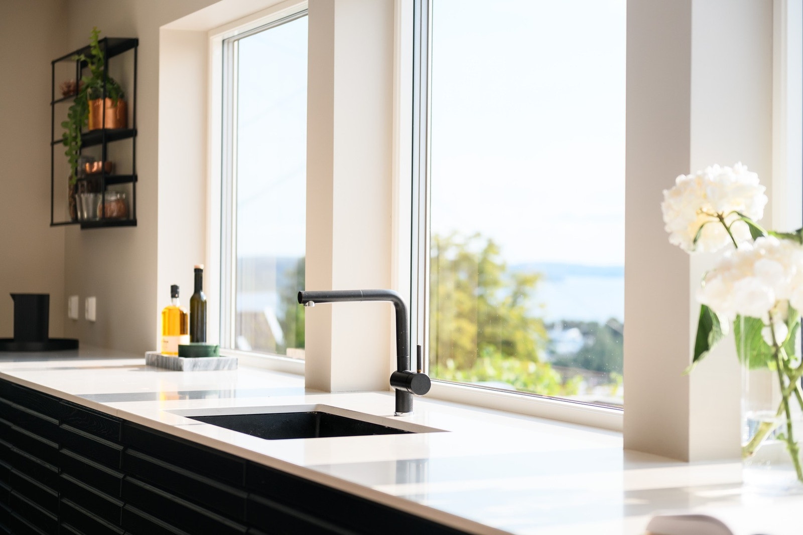 Lyse Corian benkeplater. Galleribilde