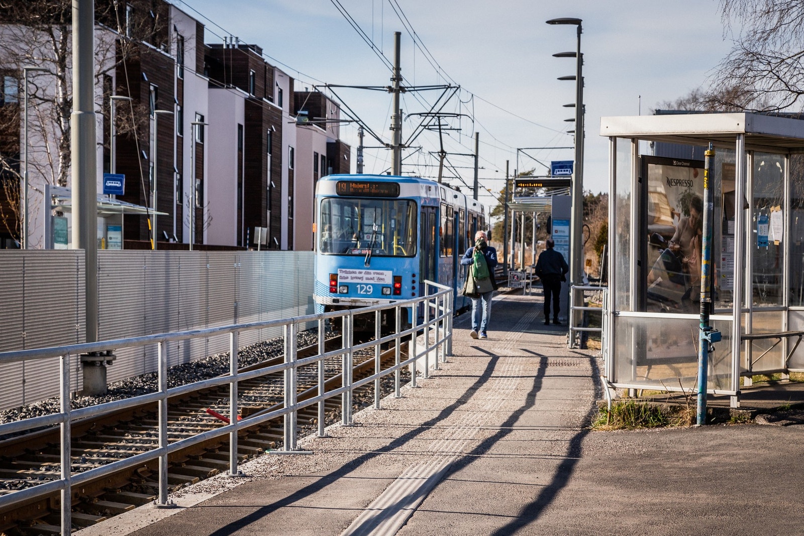 Kort til trikk og buss med hyppige avganger mot sentrum. Galleribilde