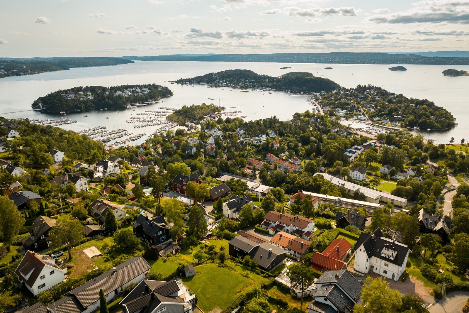 Kort vei til fjorden og rekreasjonsområder. Galleribilde