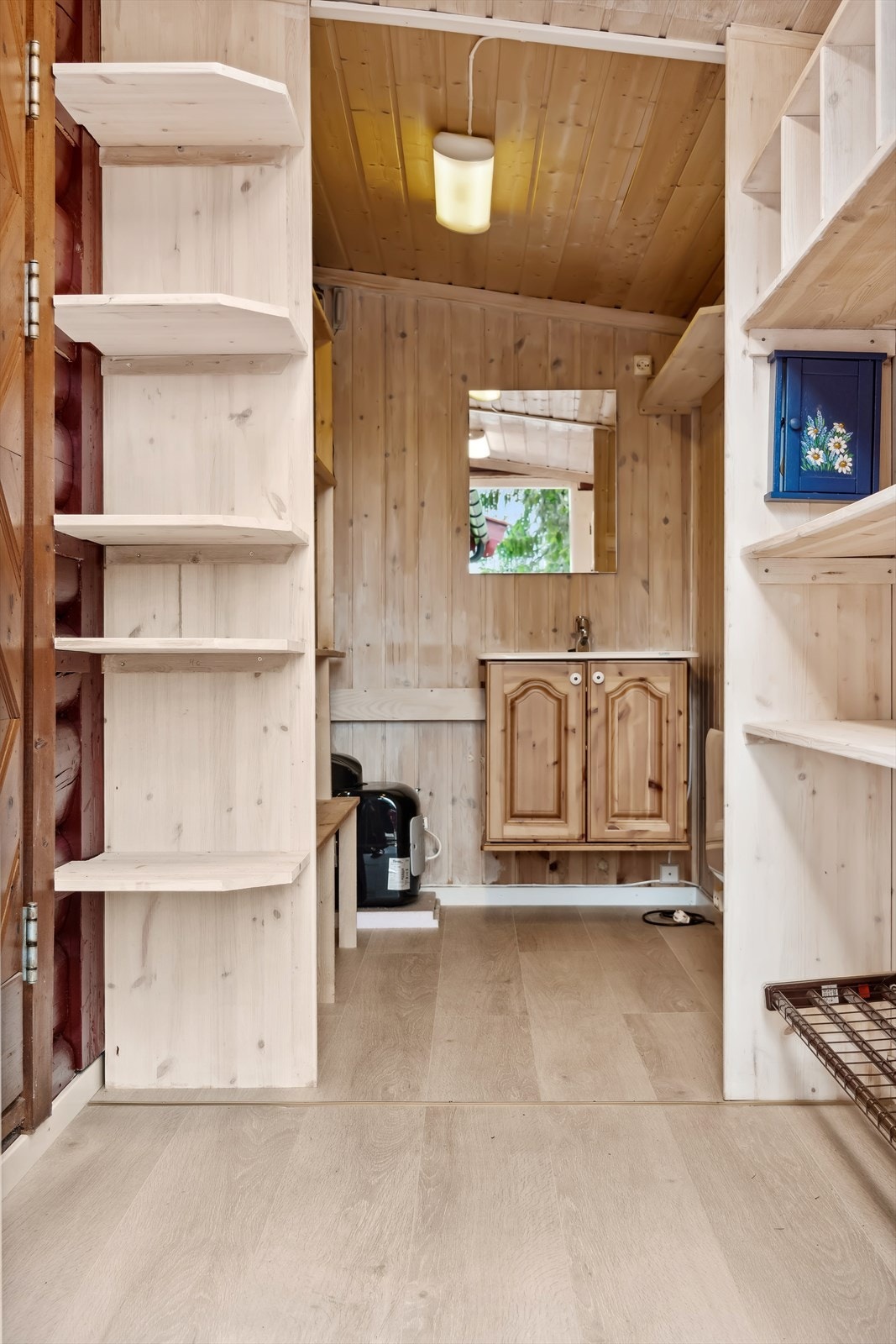 Bodrom i tilknytning til entréen. Galleribilde