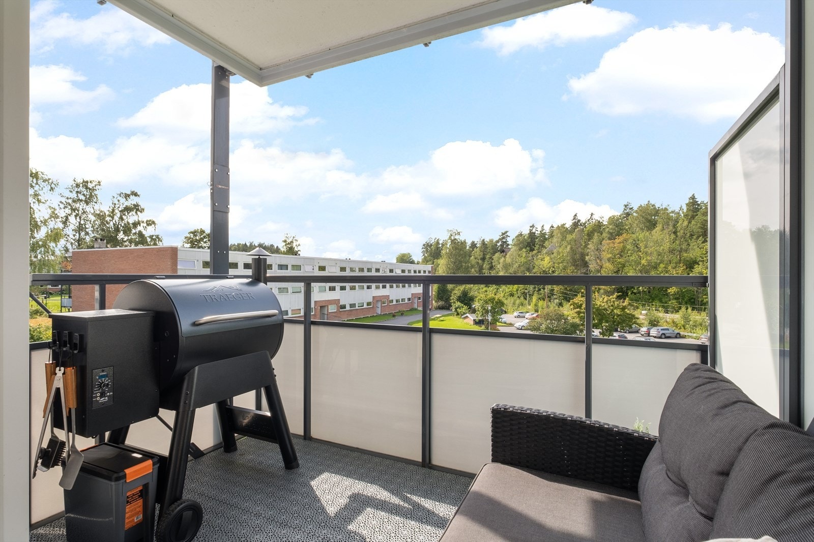 Her er det god plass utemøbler, blomster, grill e.l. Galleribilde