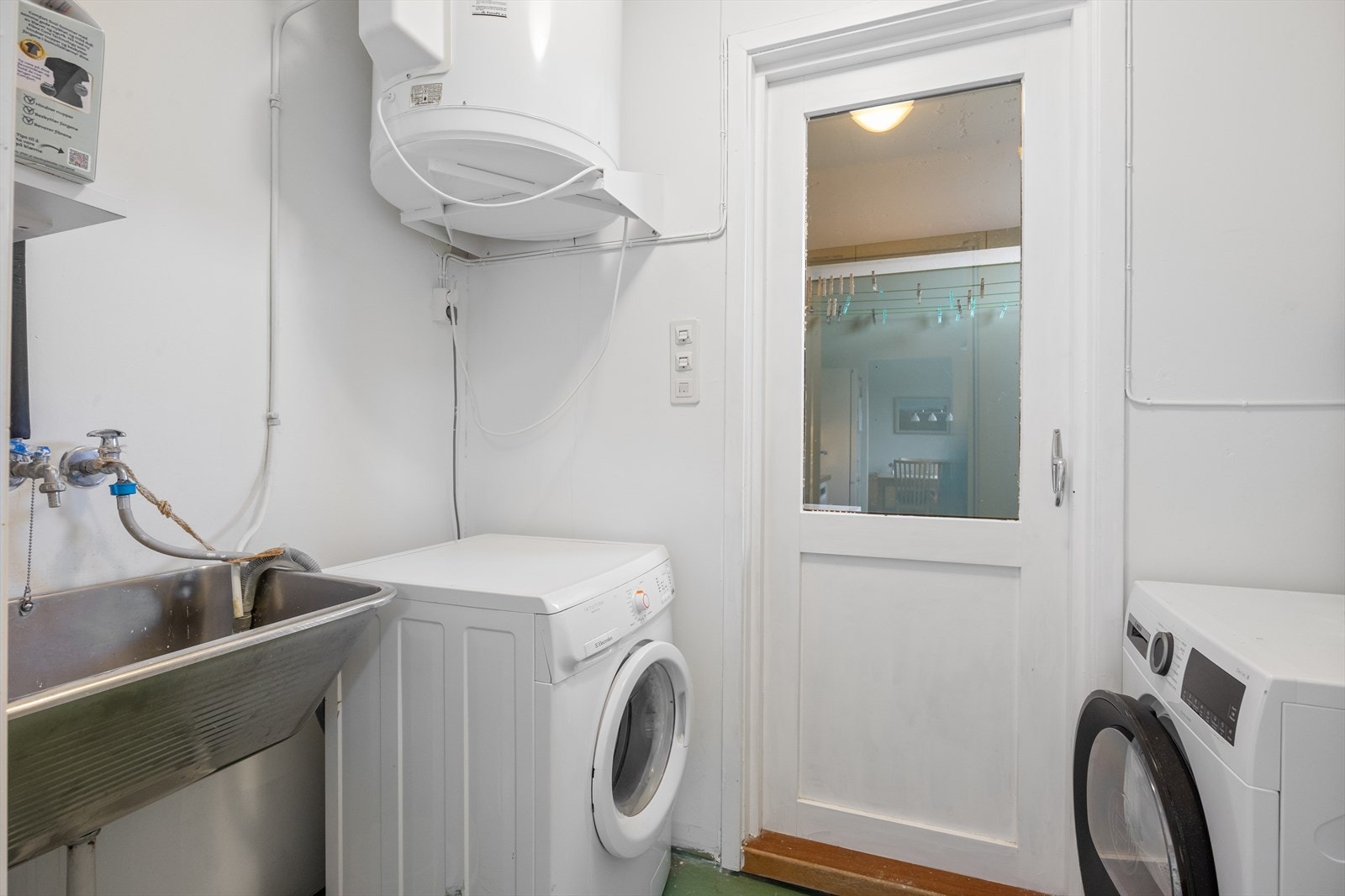 Separat vaskerom med adkomst fra kjøkkenet Galleribilde