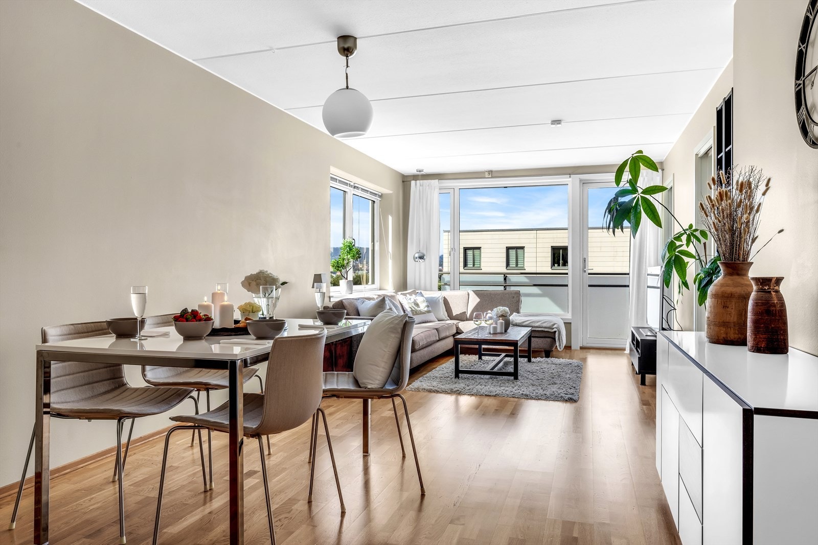 Leiligheten har gjennomgående parkett Galleribilde