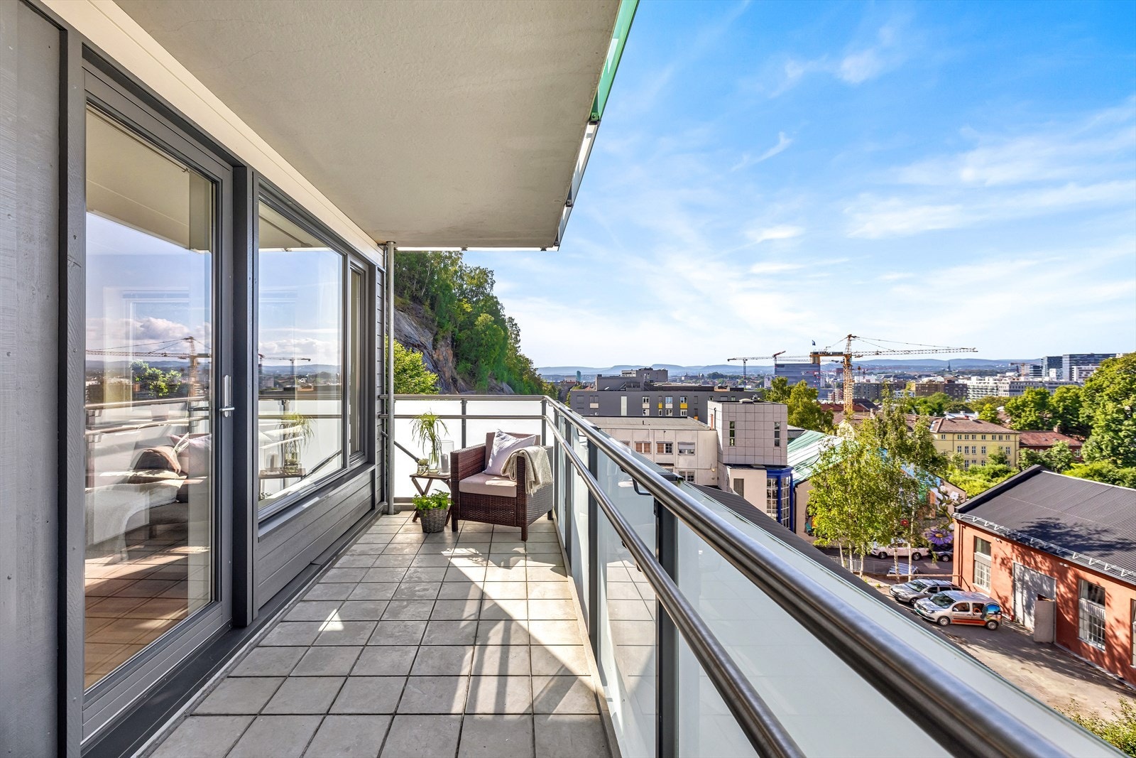 Flislagt balkong på hele 10 m² med fantastisk utsikt! Galleribilde