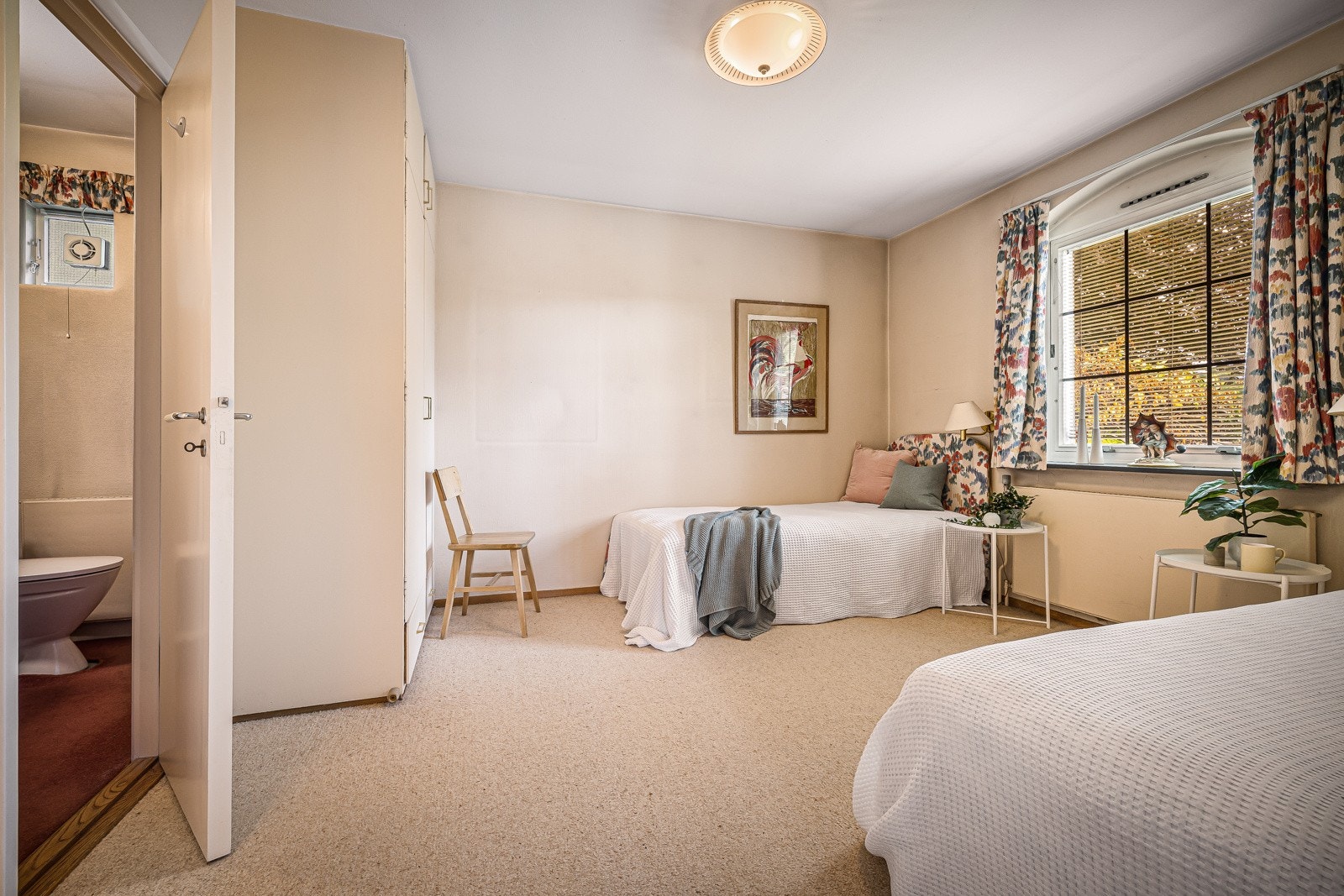 To av soverommene har utgang til altan med overbygg Galleribilde