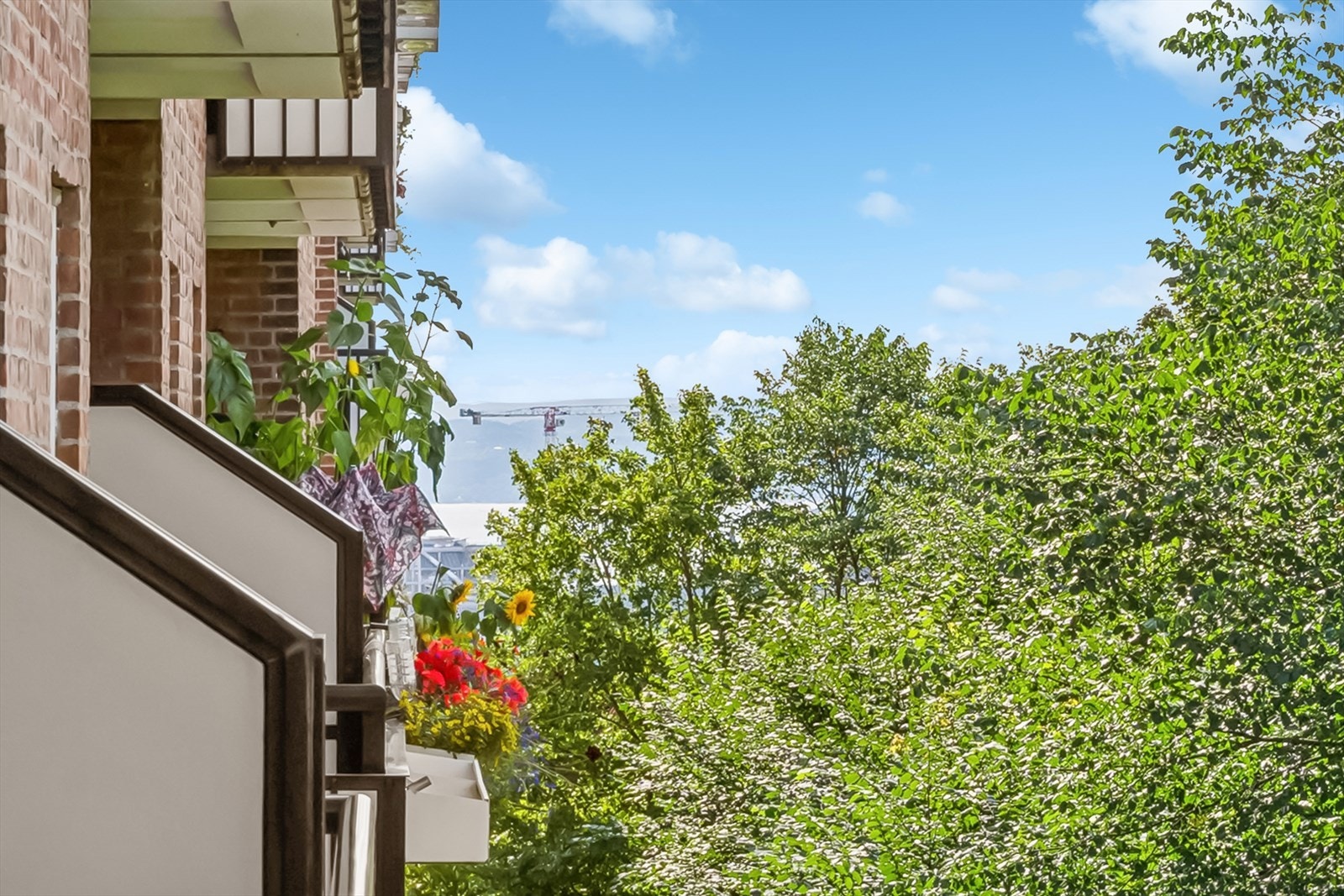 Fra balkongen skimter du i tillegg Oslofjorden Galleribilde