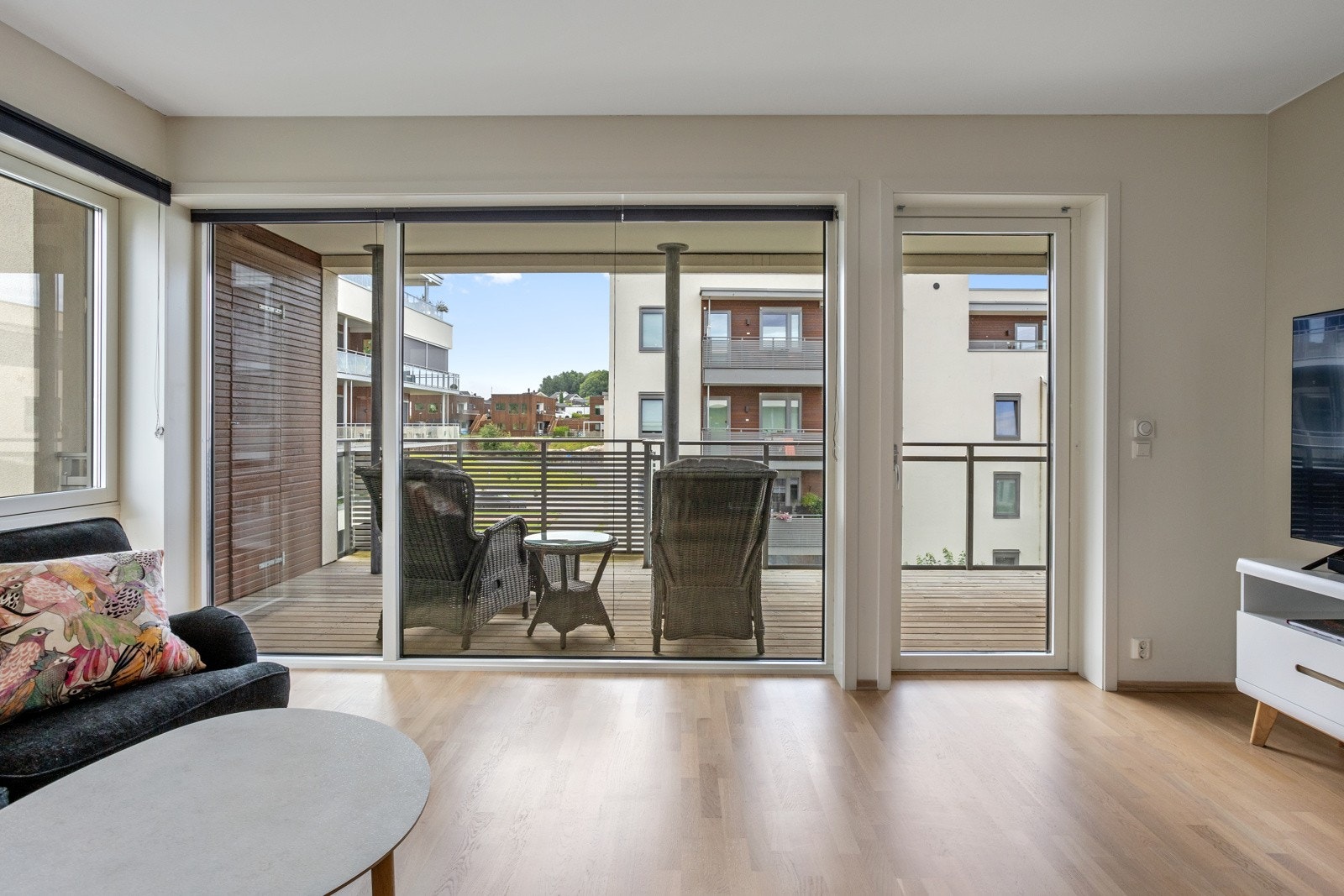 Fra stuen er det utgang til balkong Galleribilde