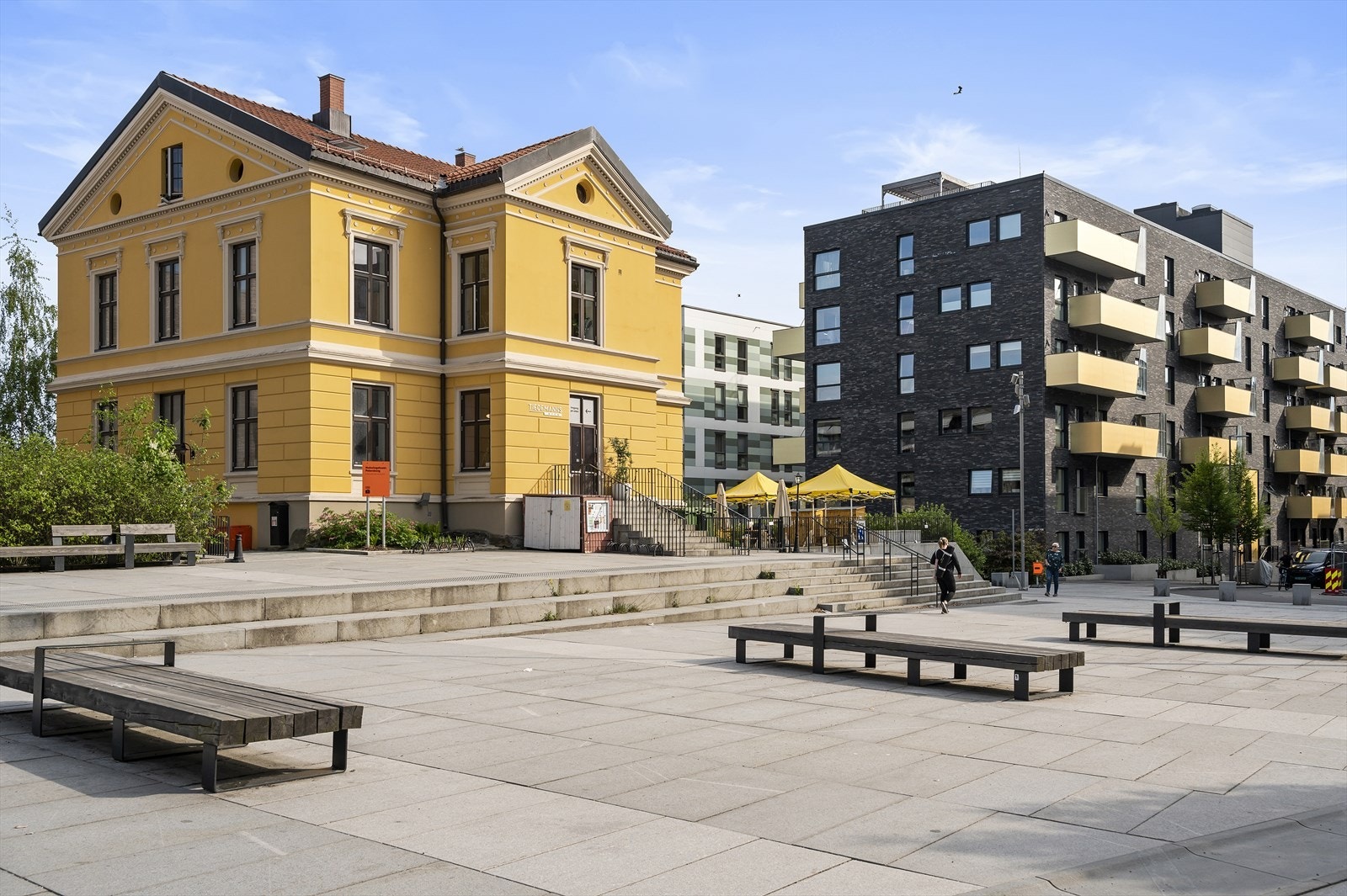 Rett ved siden av leiligheten har man nabolagshuset Petersborg som har blitt en viktig og sosial møteplass på Ensjø, med ulike aktiviteter og tilbud for naboene i området. Galleribilde