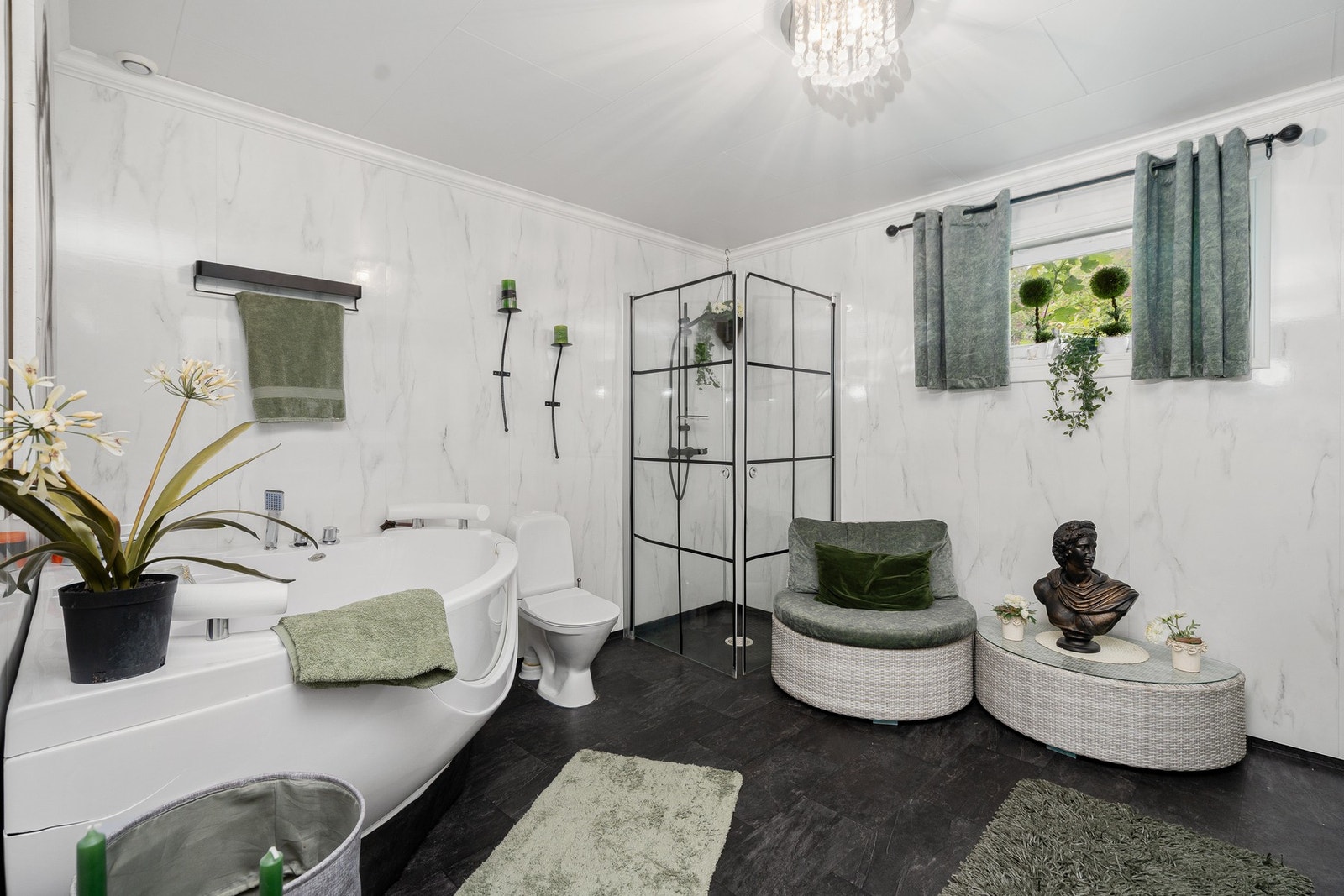 Stort og romslig bad Galleribilde