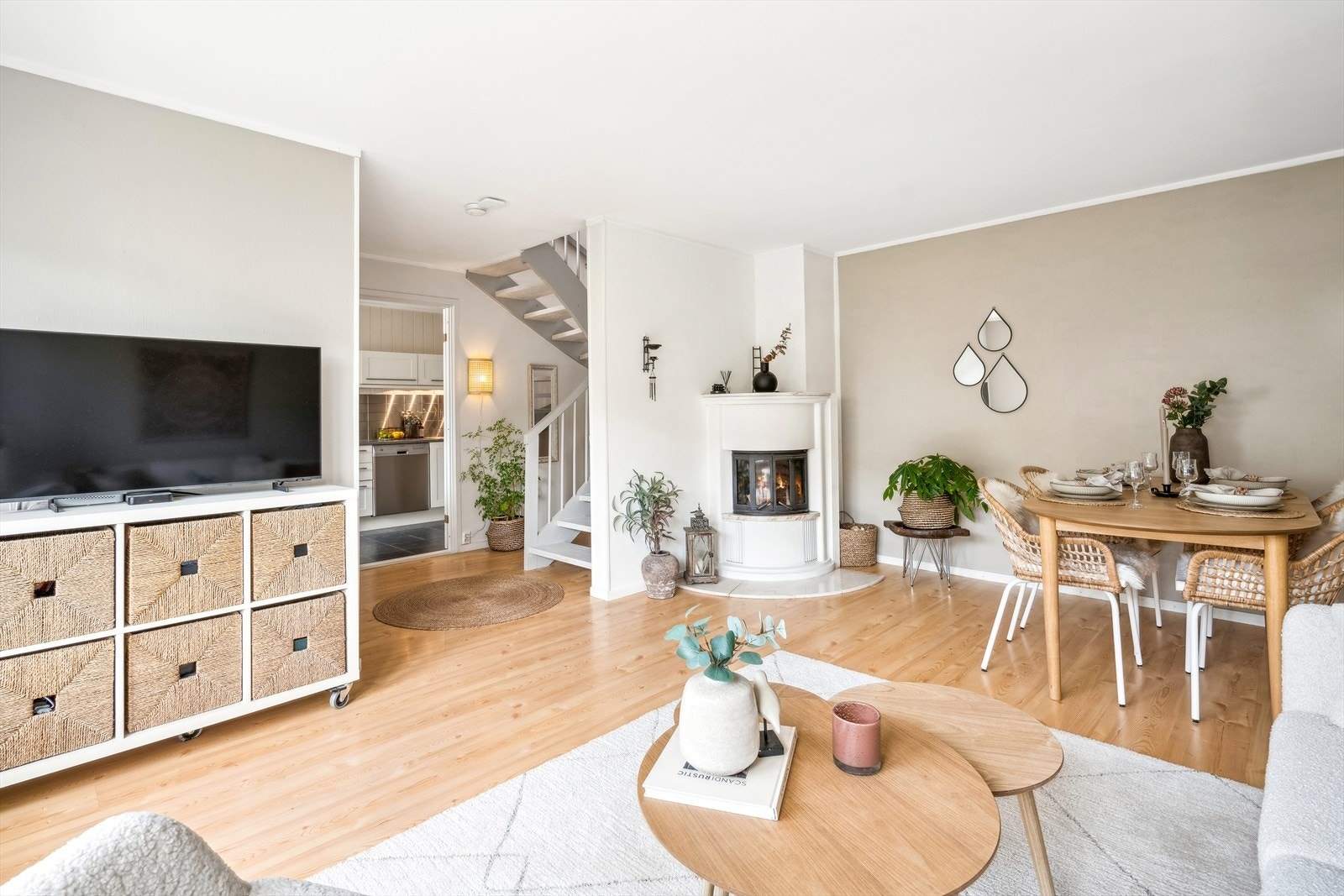 Fra stuen har du direkte adkomst til kjøkkenet. Galleribilde