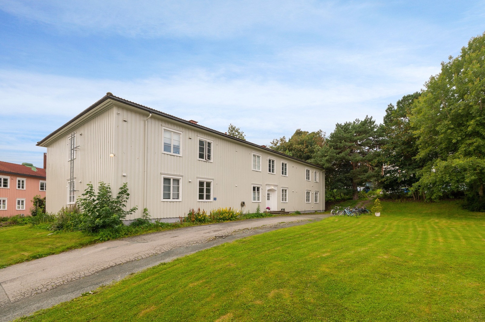 Sameiet har 3 oppstillingsplasser ved innkjøringen Galleribilde