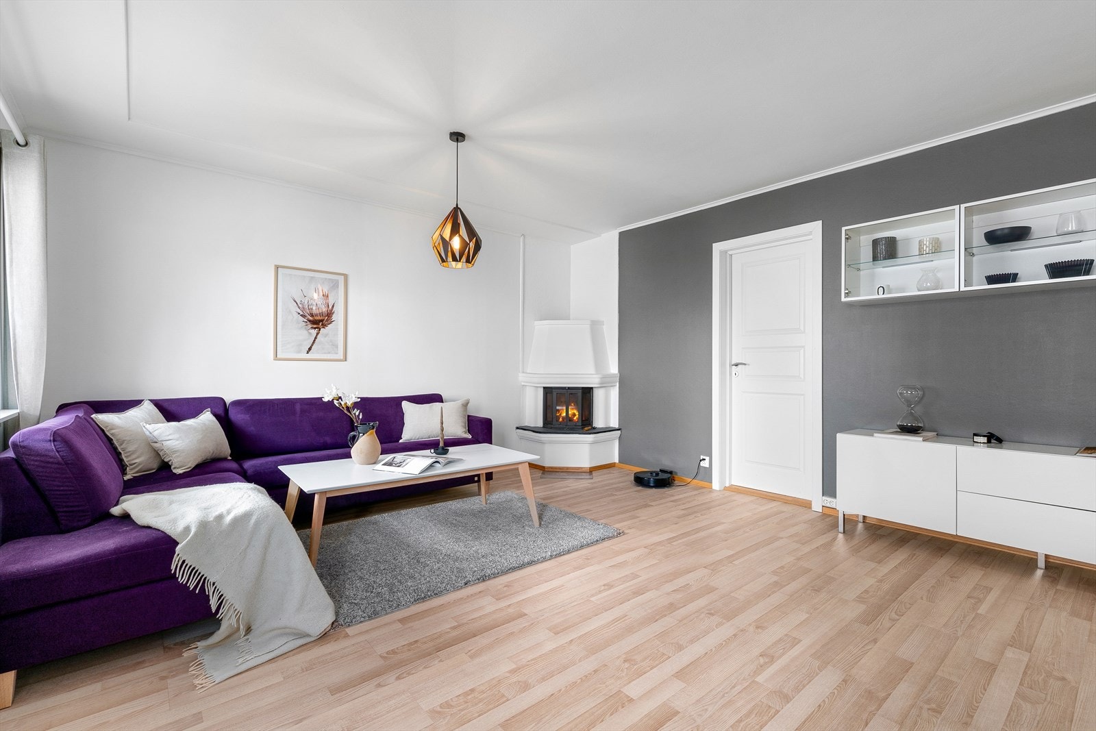 Det er peis som varmar godt på kalde vinterdagar. Galleribilde
