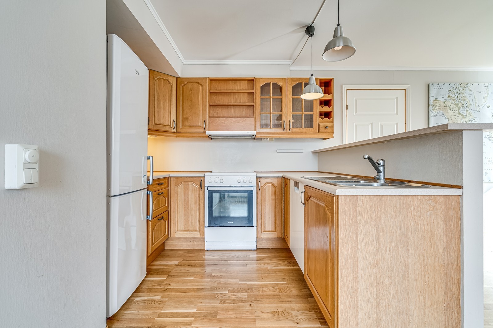 Åpen løsning mellom stue og kjøkken Galleribilde