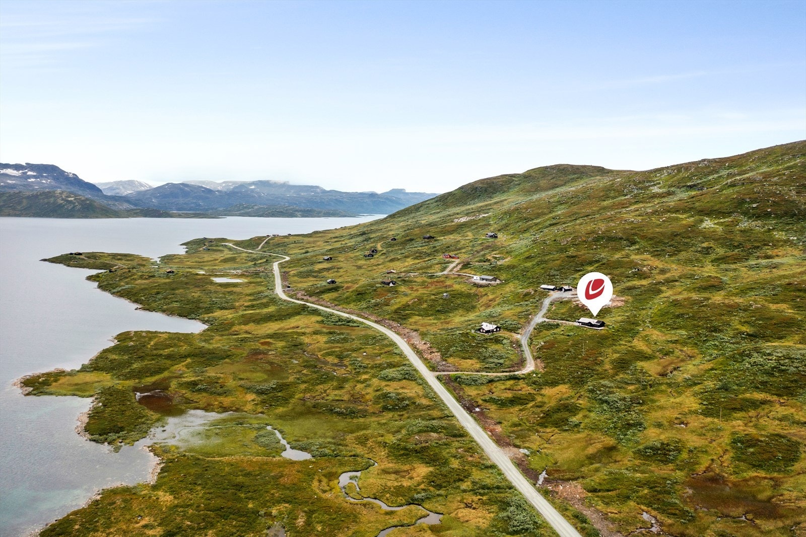 Frå eigedomen er det ca. 14 km til Eidsbugarden og den betjente DNT- hytta Fondsbu. Galleribilde