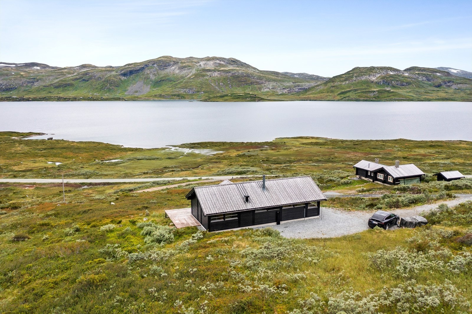 Hytta ligg ved inngangen til Jotunheimen nasjonalpark, eit høgfjellsområde med fantastiske turmogelegheiter sommar som vinter. Galleribilde