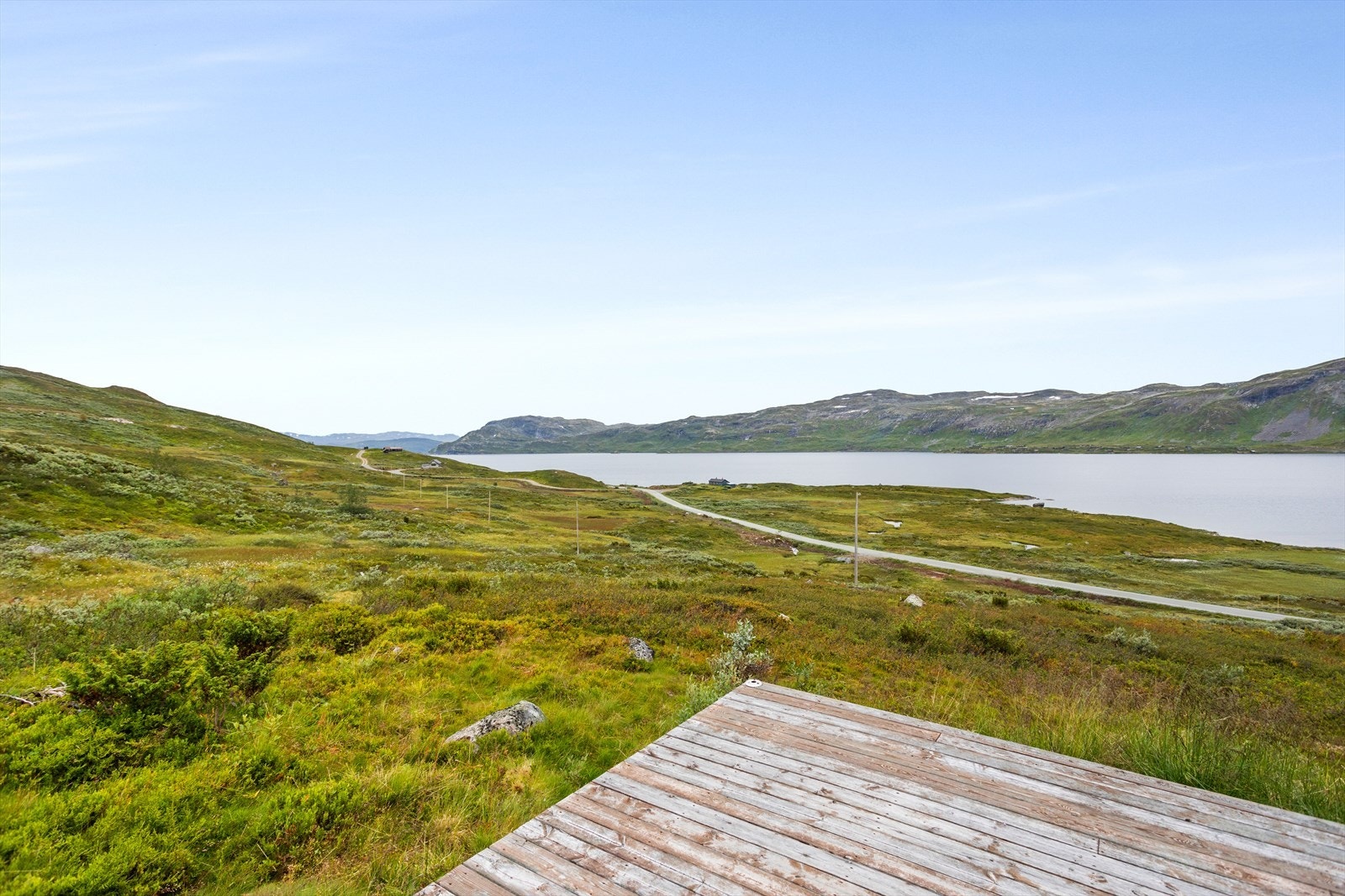 Her er det god plass mellom hyttene slik at ein usjenert kan nyte roen og stillheiten. Galleribilde