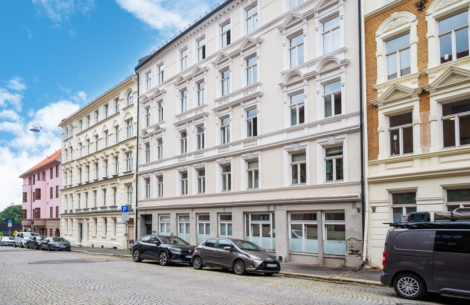 Nydelig fasade med sjarmerende detaljer. Galleribilde