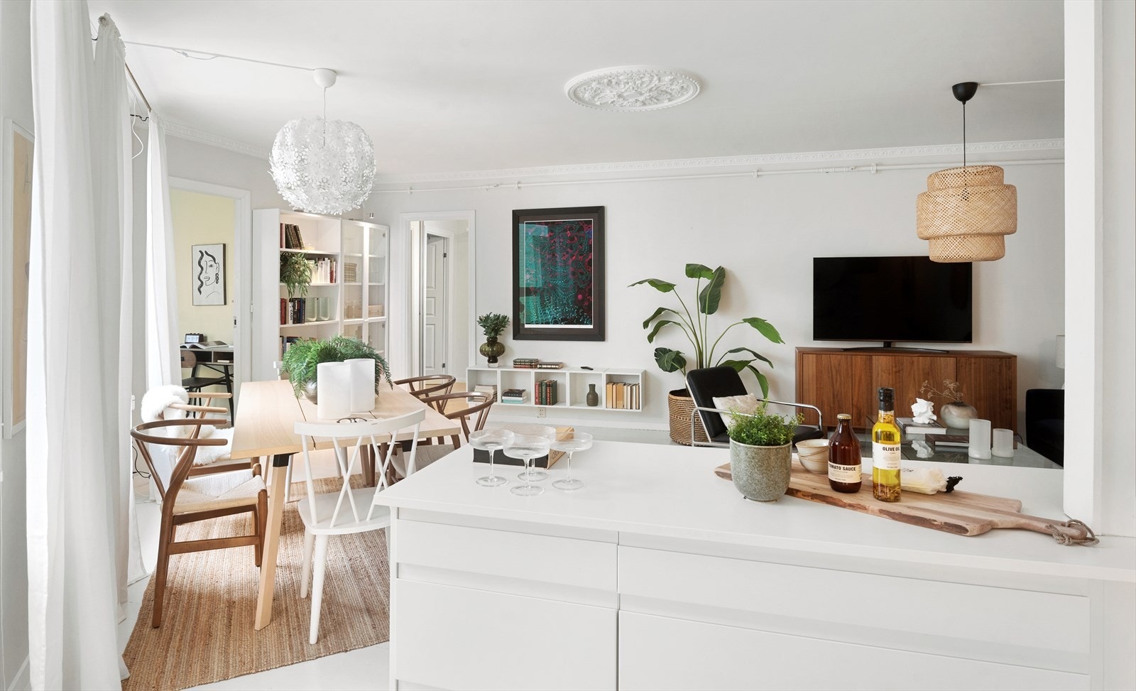 Den åpne planløsningen gir rommet en behagelig atmosfære. Galleribilde