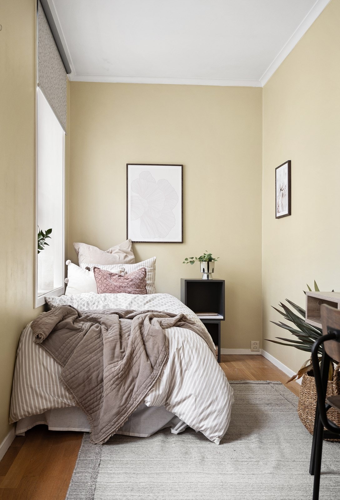 Her er det god plass til seng, tilhørende nattbord og annet ønskelig møblement. Galleribilde