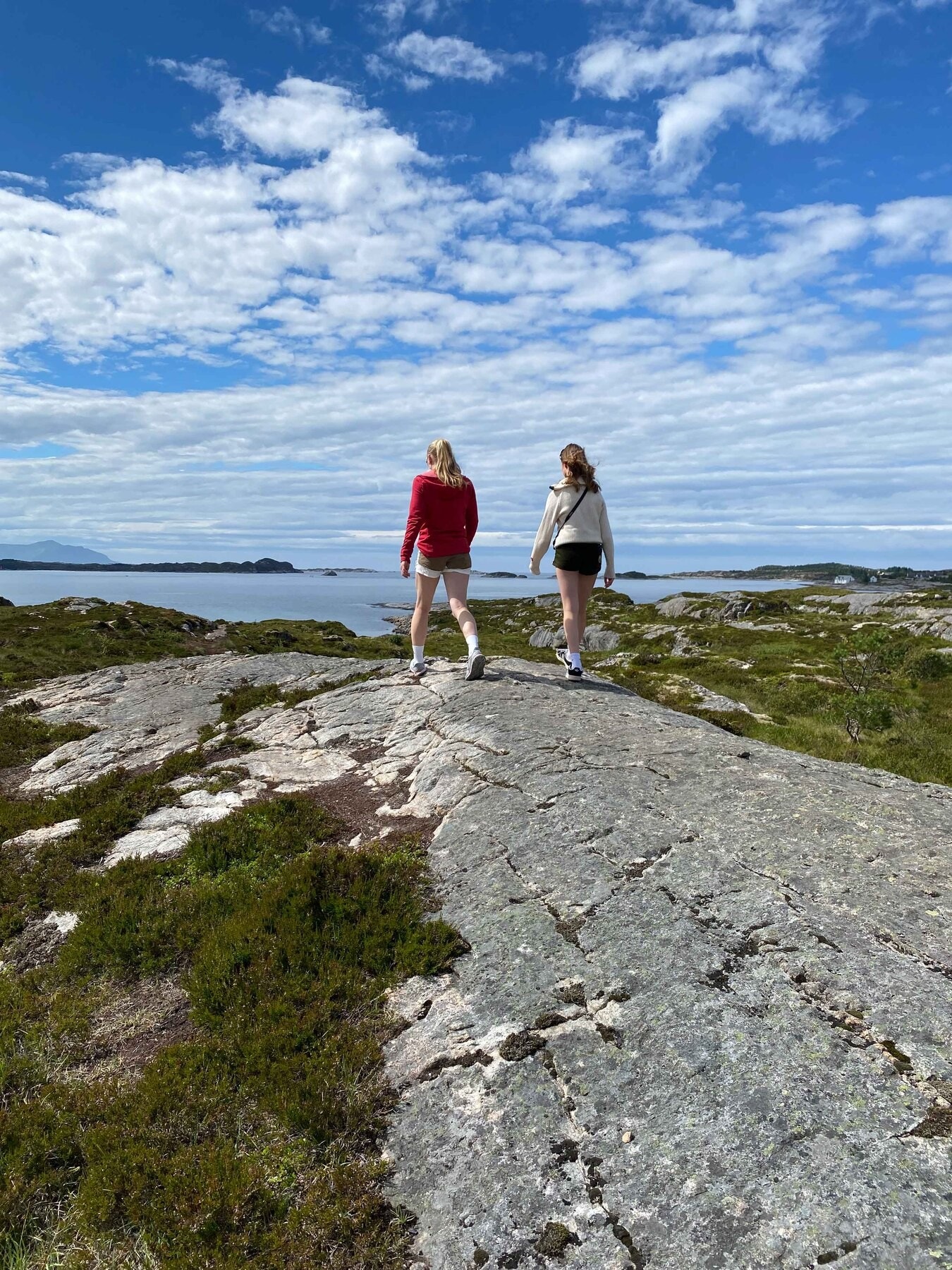 Området ved Atlanterhavsveien på Averøya byr på flott landskap Galleribilde