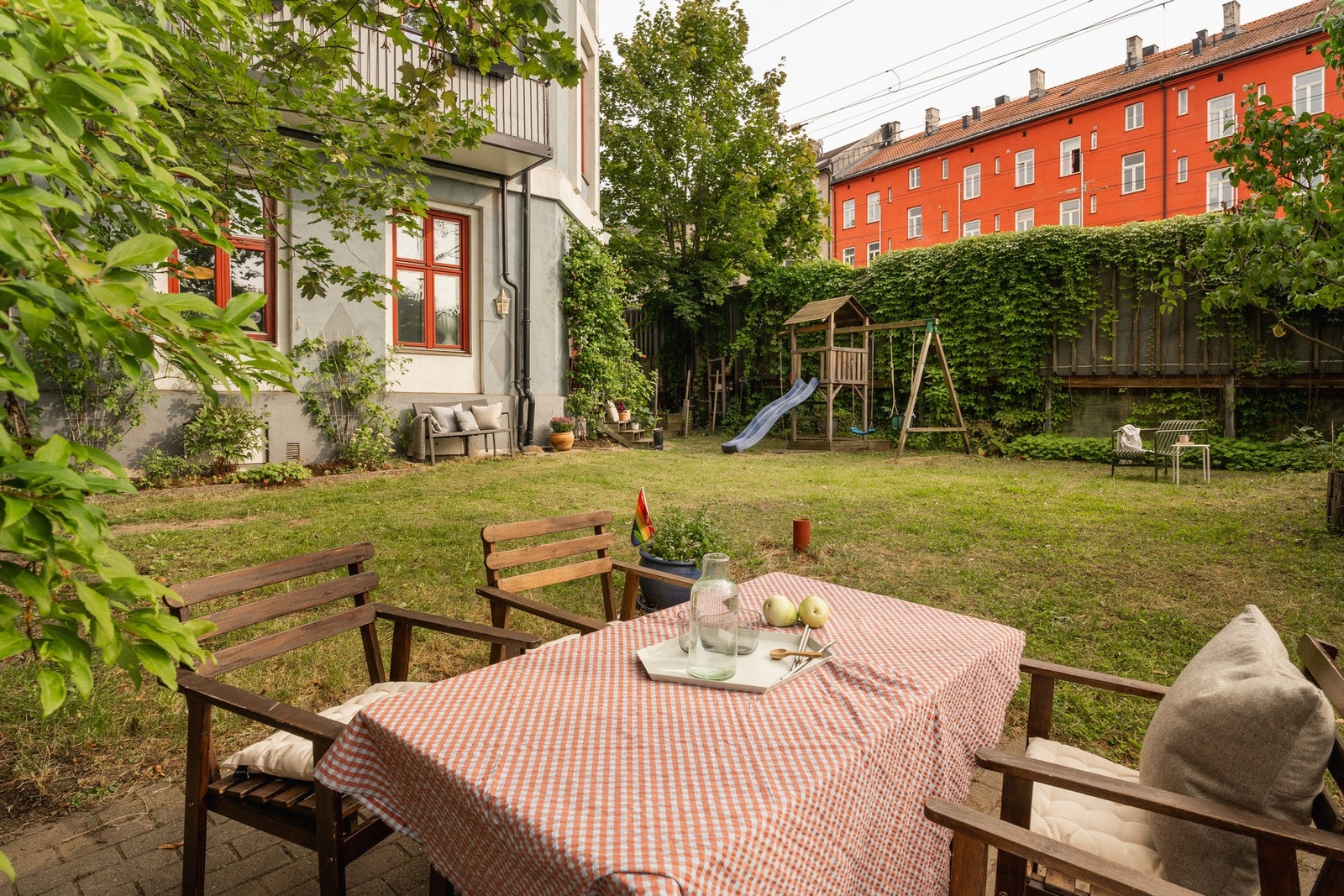 Et utmerket sted for hagehygge, lek og utemiddager. Galleribilde