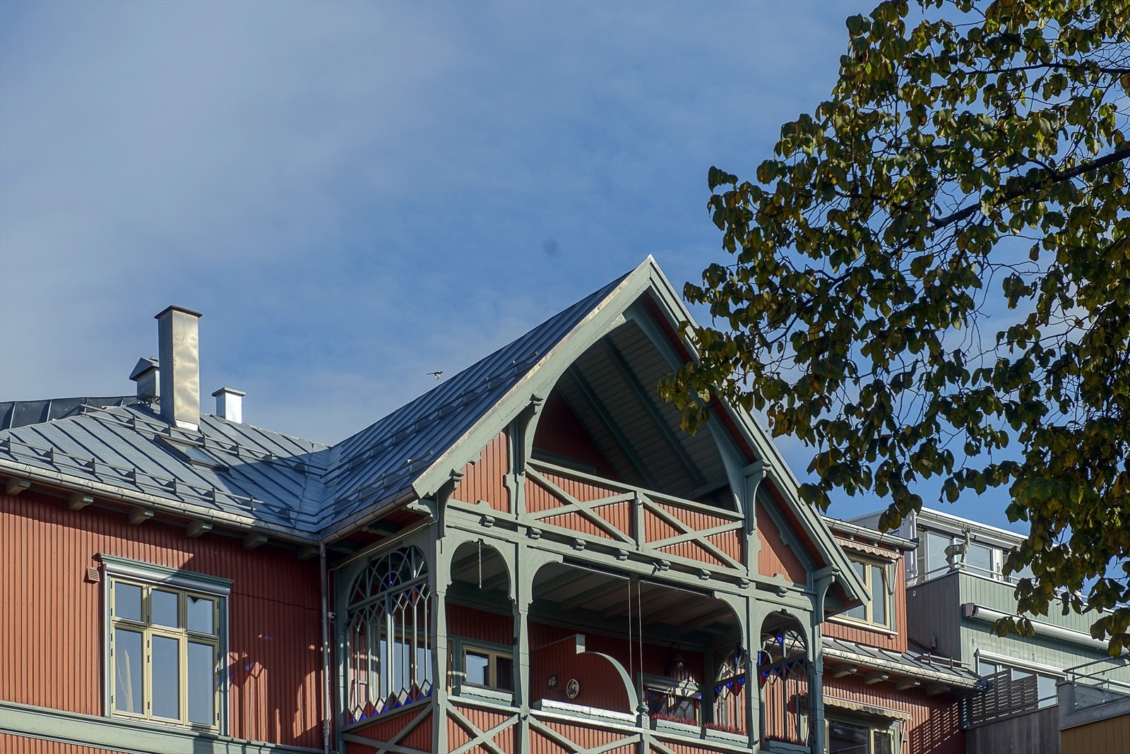 Bygården er fra ca. 1920, men ble ombygd til leiligheter i 2000/2001. Galleribilde