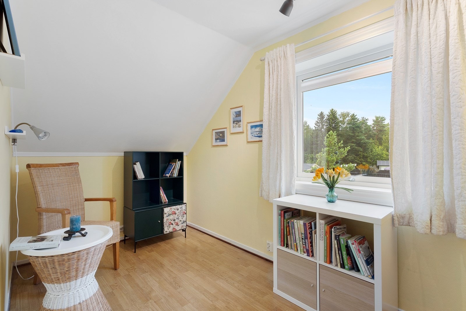 Soverom nr. 3 brukes i dag som en ekstra stue kan enkelt gjøres tilbake til soverom. Galleribilde