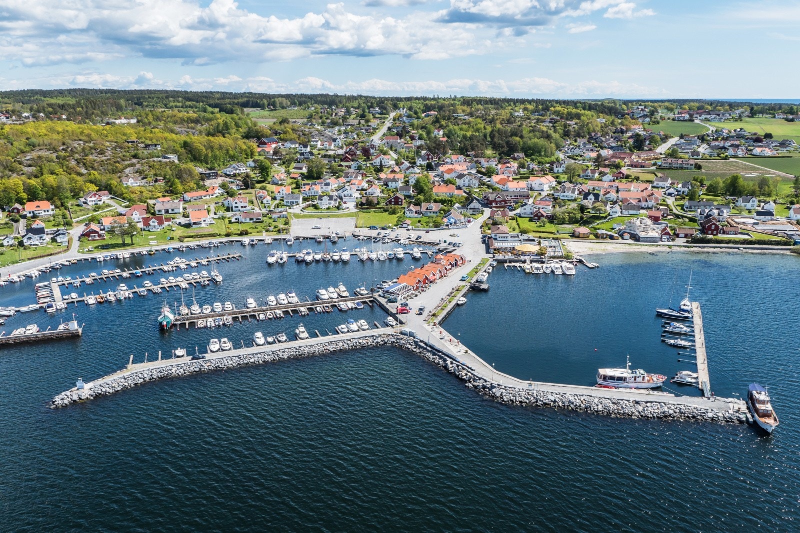 Helgeroa er et idyllisk lite tettsted midt i sørøstlandets mest populære ferieområde Galleribilde