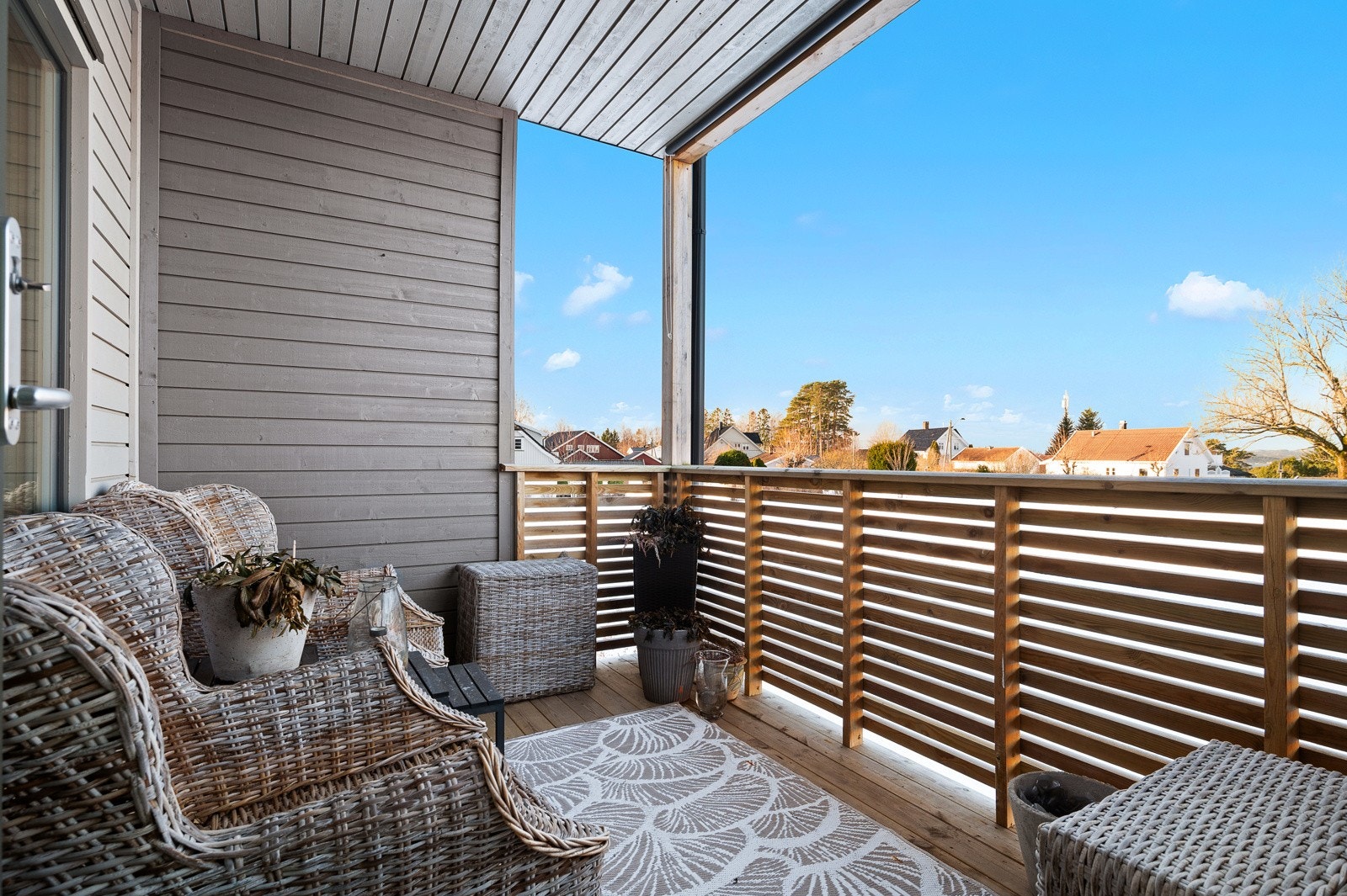 Balkong i 2. etasje, her har du flott utsikt mot vest Galleribilde