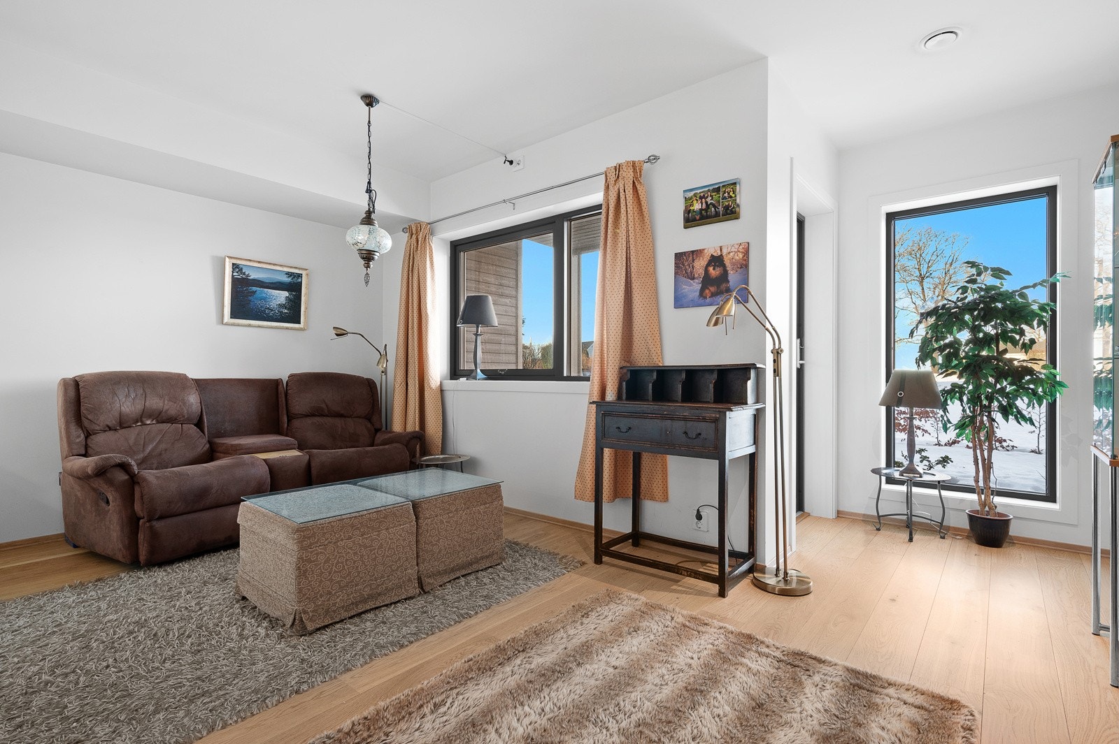 Boligen er i forbindelse med byggingen innredet med en hybel i 1. etasje Galleribilde