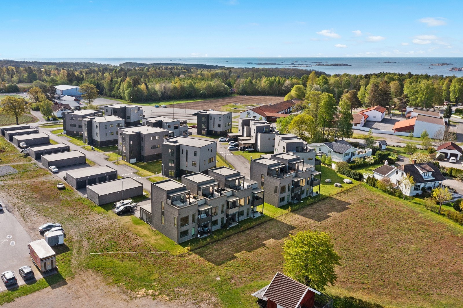 Eiendommen har en attraktiv og barnevennlig beliggenhet i et nytt boligfelt på Søndersrød Galleribilde