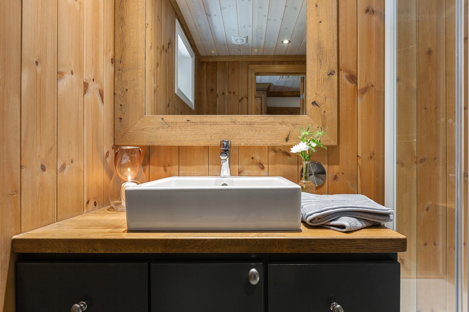 Badet er tidsriktig og stilig, og innbyr virkelig til egenpleie og avslapning. Galleribilde