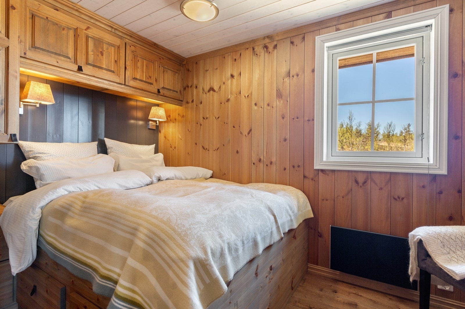 Med hele tre soverom er det god plass til store og små. Galleribilde