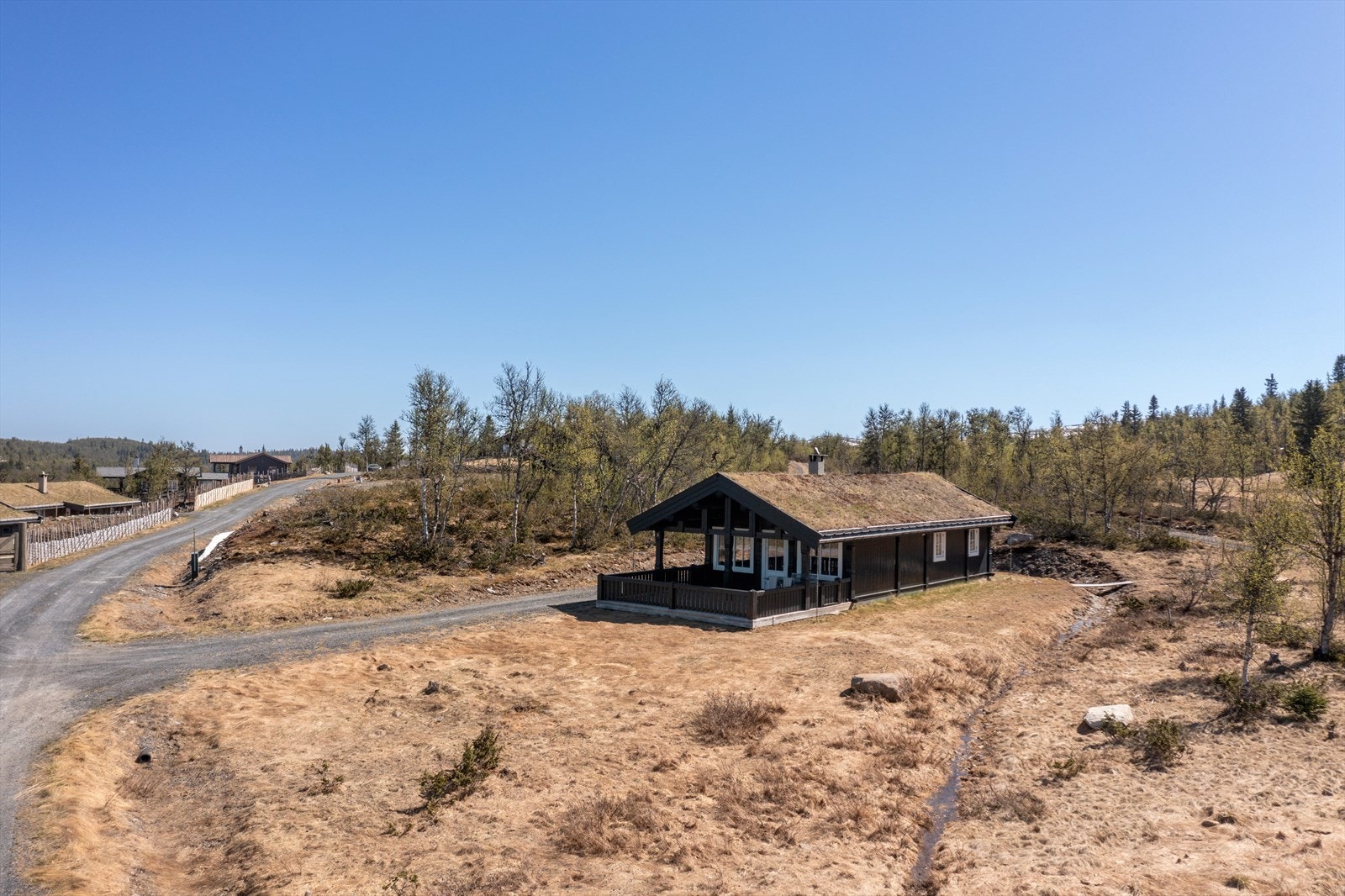 Når en kommer opp til Lenningen og ser områdets vakre natur og flotte turterreng er det lett å skjønne hvorfor dette er et attraktivt hytteområde! Galleribilde