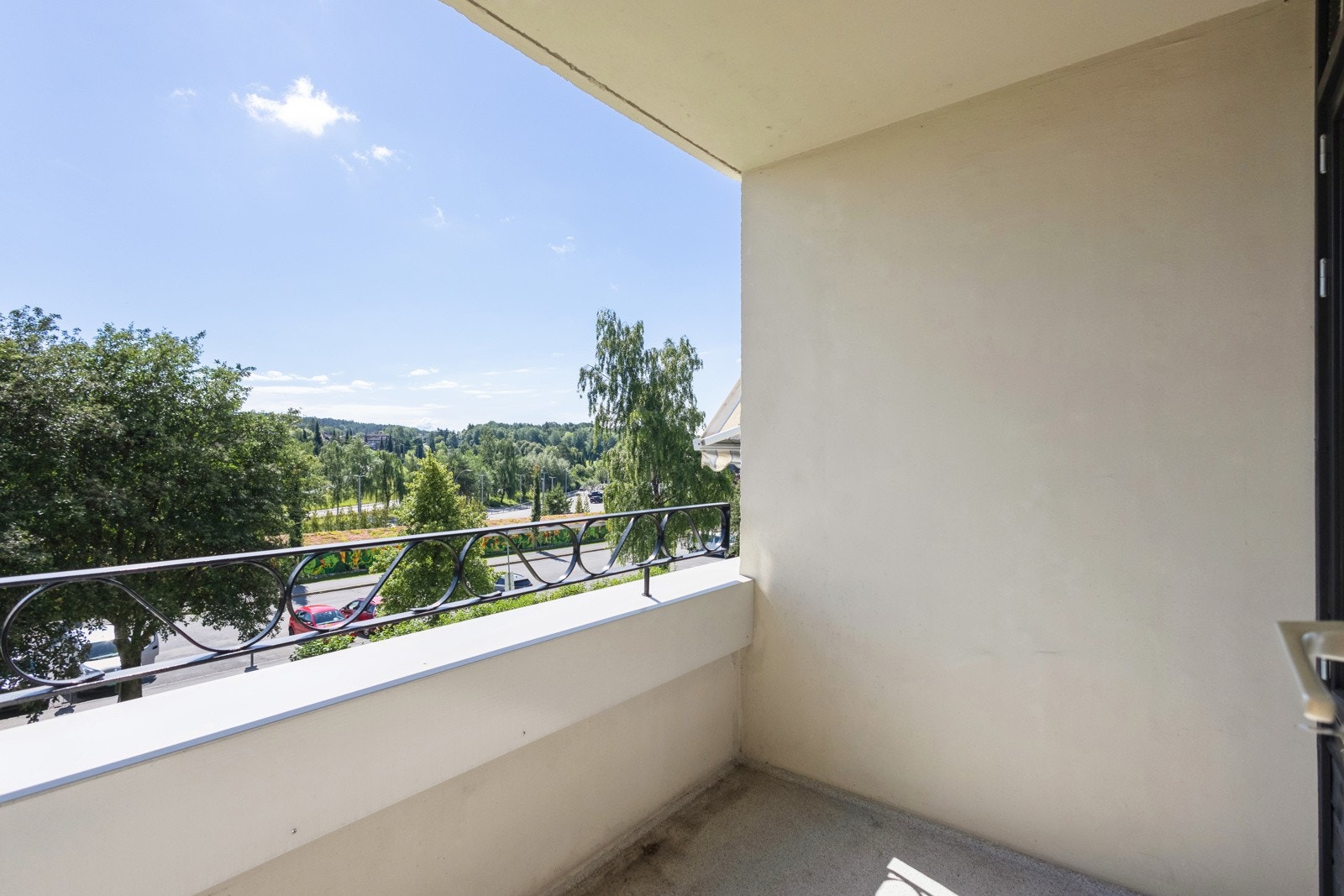 Åpen og fin balkong. Galleribilde