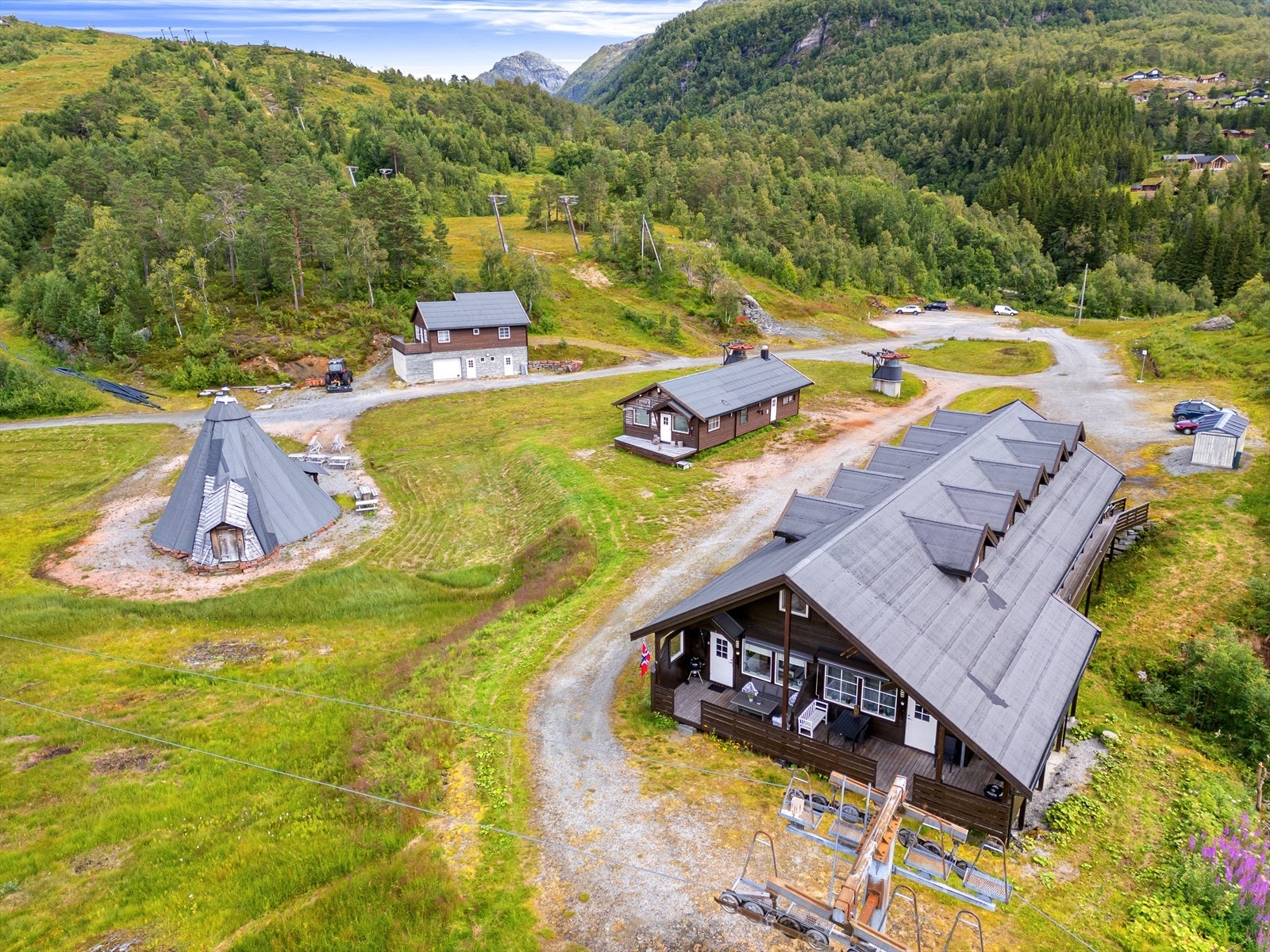 Parkering like utenfor leiligheten Galleribilde