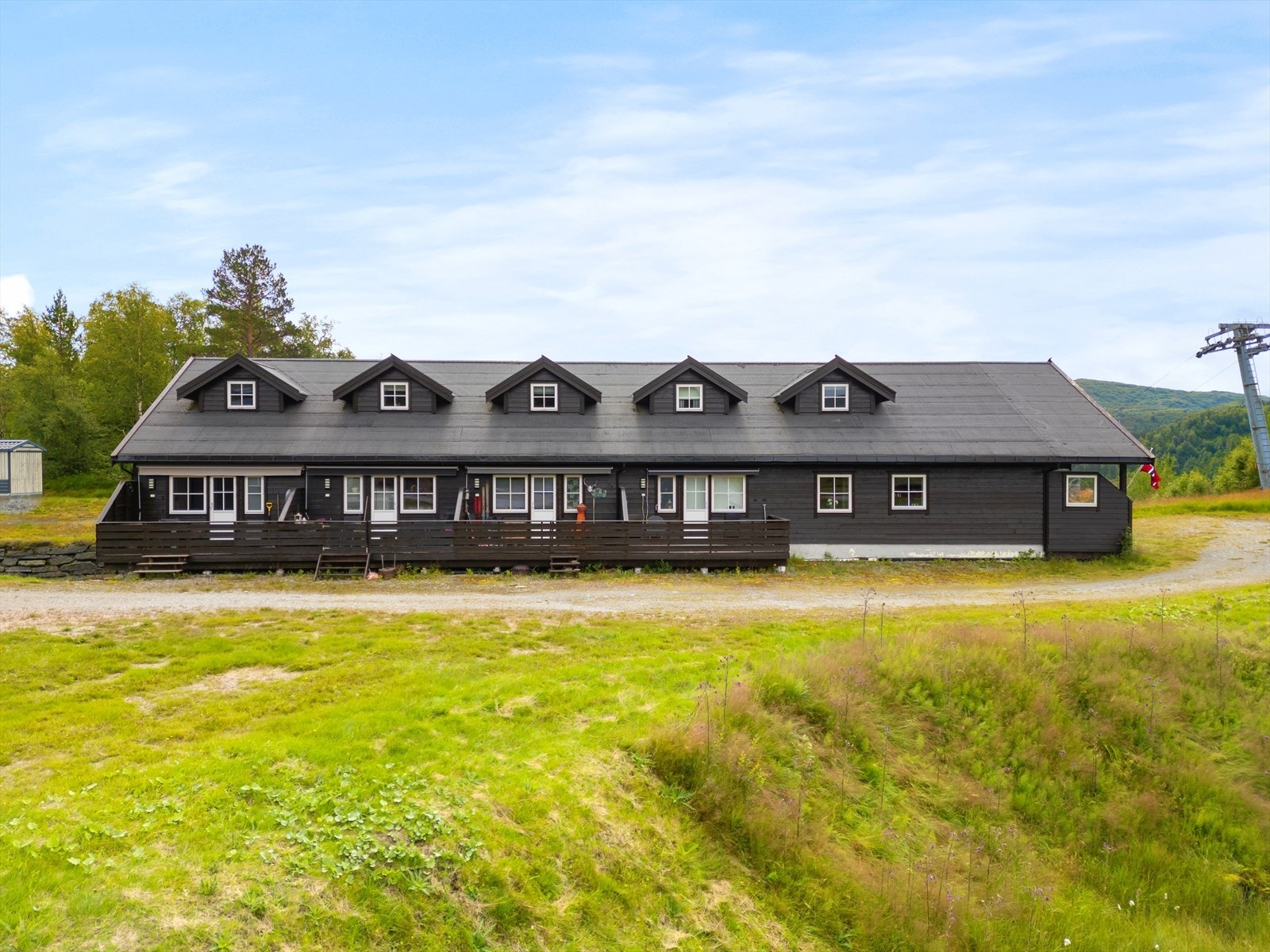 Flott fritidsleilighet på Kvamskogen, oppført i 2013, er et perfekt valg for deg som ønsker en moderne og funksjonell fritidsbolig med naturskjønn beliggenhet Galleribilde