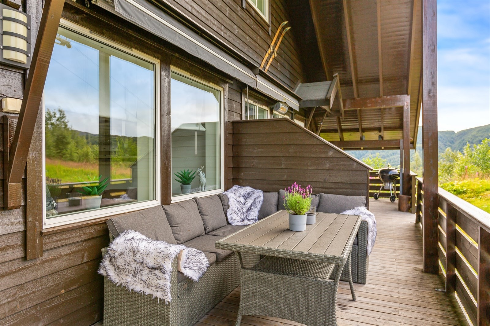 Levegg for privatliv mellom leilighetene Galleribilde