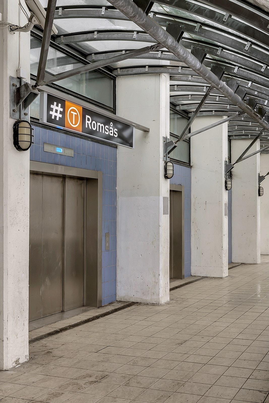 Fra leiligheten er det kun noen få minutter å gå til t-banen. Det er også flere bussforbindelser i området Galleribilde