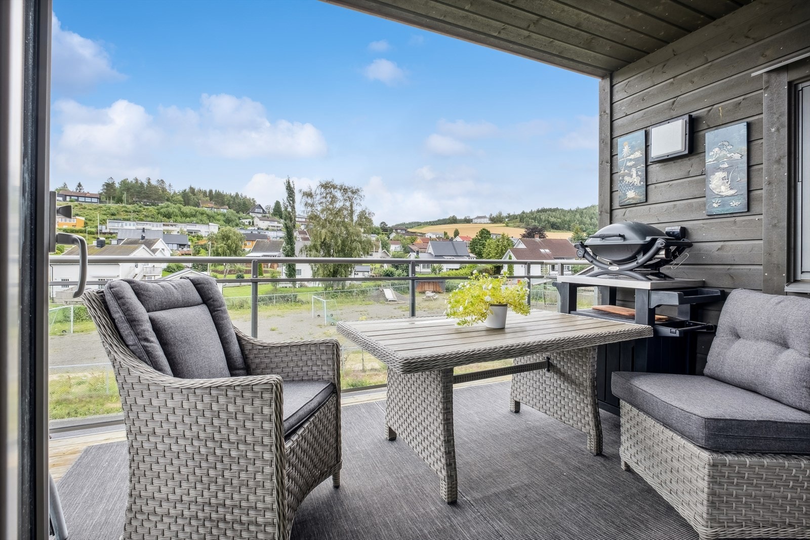 Terrasse på baksiden mot Sørlia Galleribilde