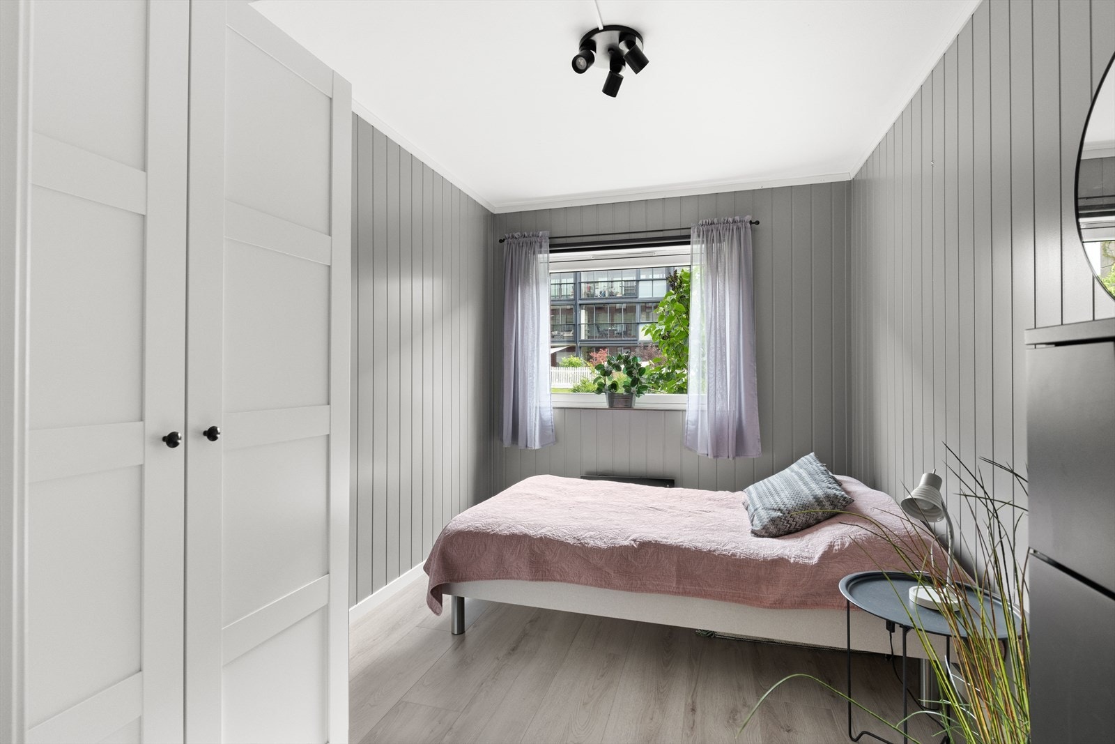Soverom 2 er også romslig og har gode møbleringsmuligheter. Galleribilde