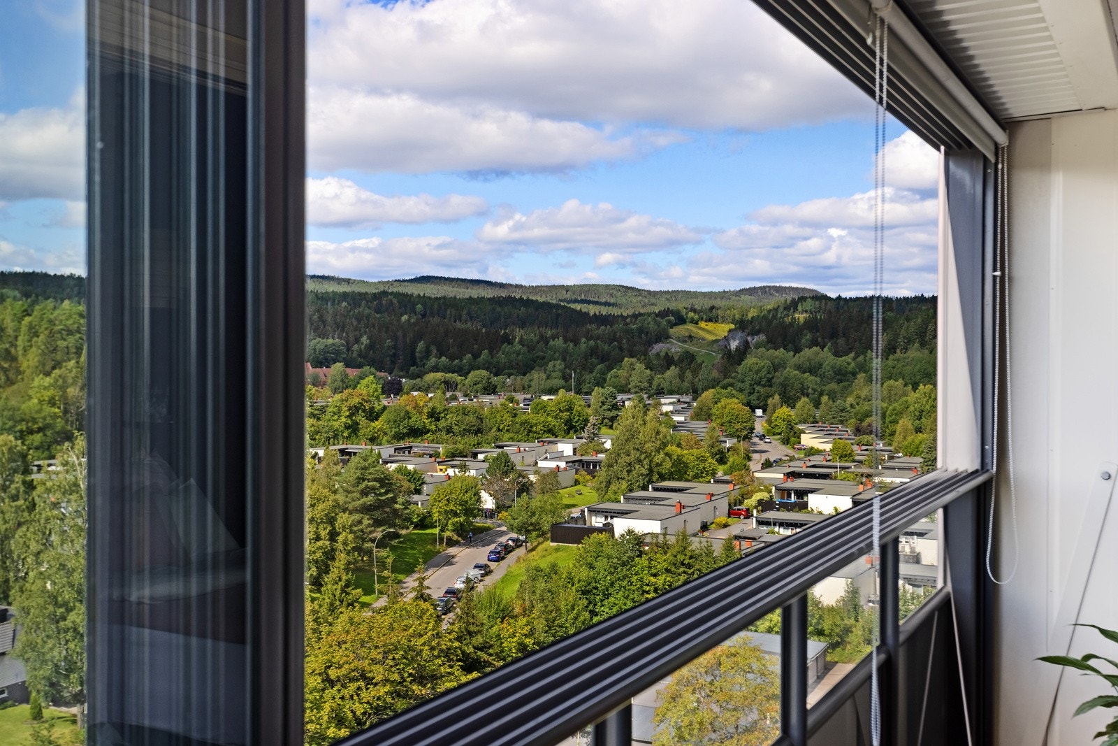 Leiligheten har en flott beliggenhet på Ammerud Galleribilde