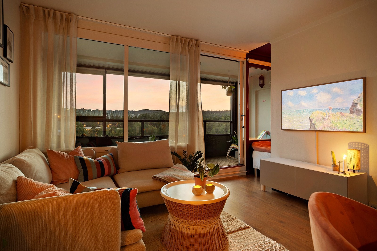 Sandra Nilssen ved din lokale EIE eiendomsmegler Stovner har gleden av å presentere Ammerudgrenda 174! Galleribilde