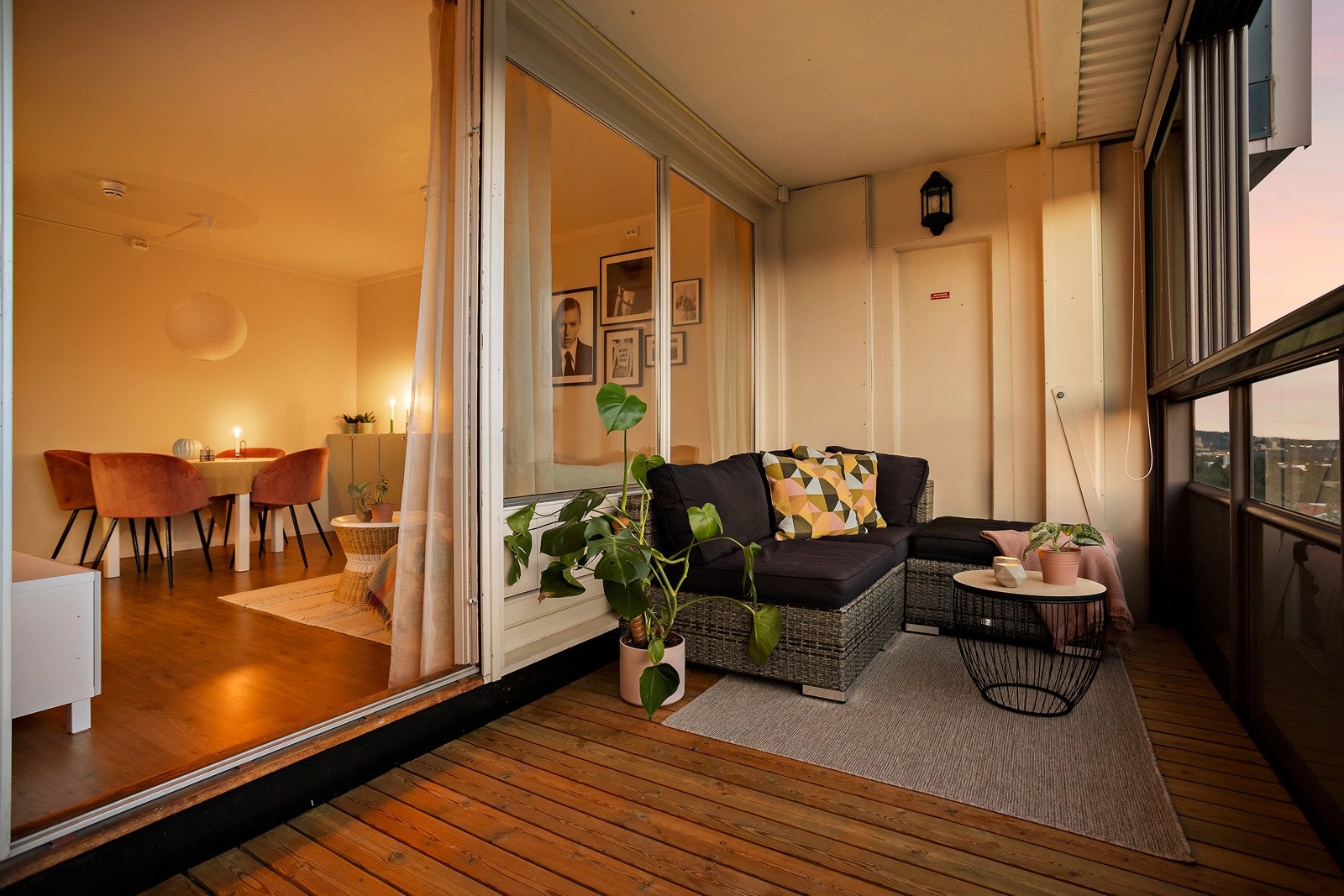 Her vil du kunne få litt ekstra ut av sommeren, siden du kan benytte balkongen på kalde, men solfylte vår- og høstdager Galleribilde