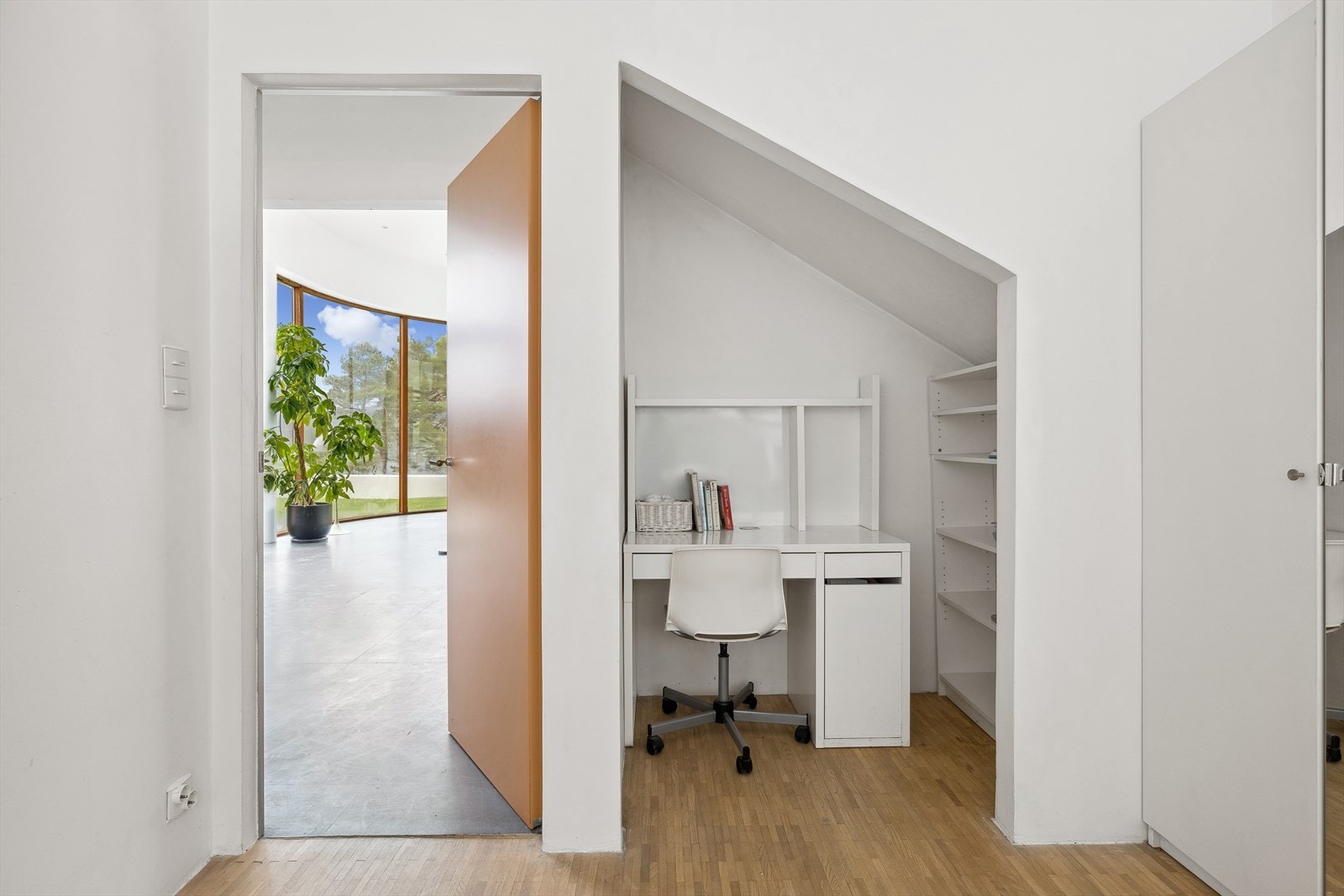 Soverom 1. Alle soverom har parkett på gulvene. Galleribilde