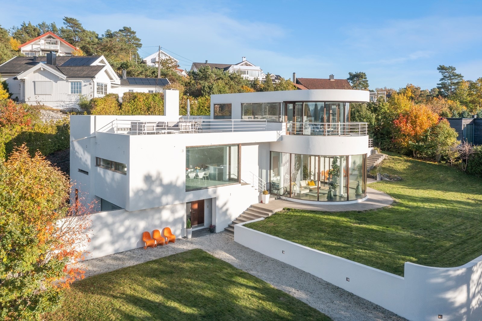 Velkommen til hyggelig visning i denne unike boligen nær Drøbak sentrum! Galleribilde