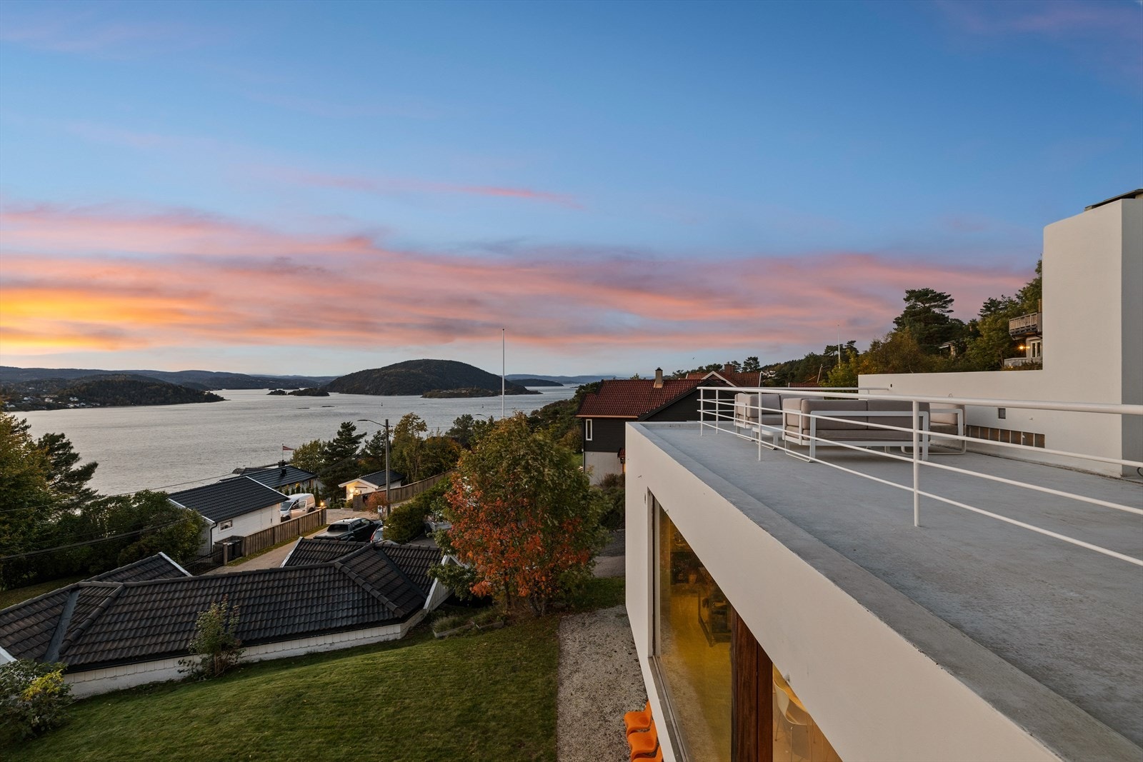 Uteområdet innbyr til sene kvelder og sosiale eventer. Galleribilde