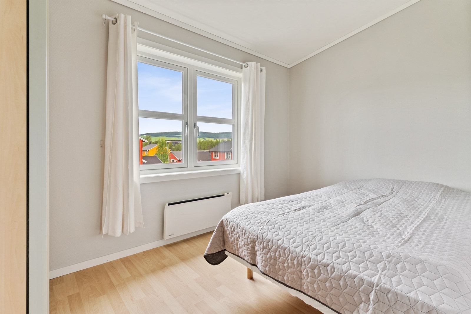 Alle soverommene er utstyrt med garderobeløsninger. Galleribilde